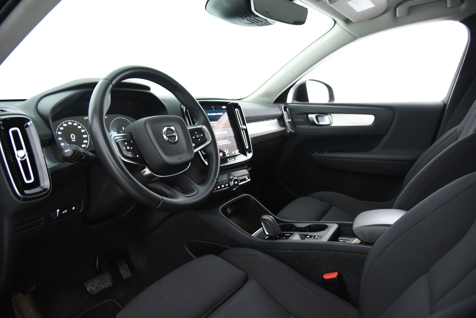 Volvo XC40 2021 T4 TwE Business Inscription * ACC / H&K / Webasto / BLIS / Pilot Assist / SoH 88.9%! / Sähkökontti / Urheiluistuimet * - Kattavasti varusteltu & hyvin huollettu! 2x Renkaat! - HULLUT AVAJAISHULINAT KORKOTARJOUS 3,29 %