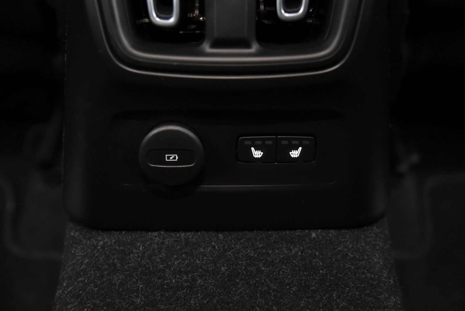 Volvo XC40 2021 T4 TwE Business Inscription * ACC / H&K / Webasto / BLIS / Pilot Assist / SoH 88.9%! / Sähkökontti / Urheiluistuimet * - Kattavasti varusteltu & hyvin huollettu! 2x Renkaat! - HULLUT AVAJAISHULINAT KORKOTARJOUS 3,29 %