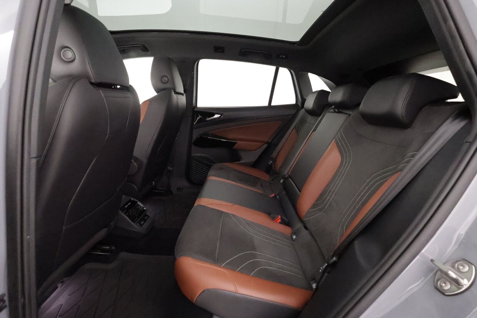 Volkswagen ID.4 2021 Pro 128 kW, akku 77 kWh - | ACC | ILP | LED | P.kamera | Hierovat ergoactive istuimet | Lasikatto | HUD | Puolinahat | Apple&Android | Suomi-auto | Kahdet Renkaat | Merkkihuollettu |