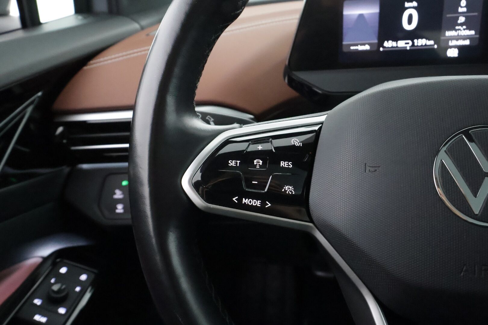 Volkswagen ID.4 2021 Pro 128 kW, akku 77 kWh - | ACC | ILP | LED | P.kamera | Hierovat ergoactive istuimet | Lasikatto | HUD | Puolinahat | Apple&Android | Suomi-auto | Kahdet Renkaat | Merkkihuollettu |
