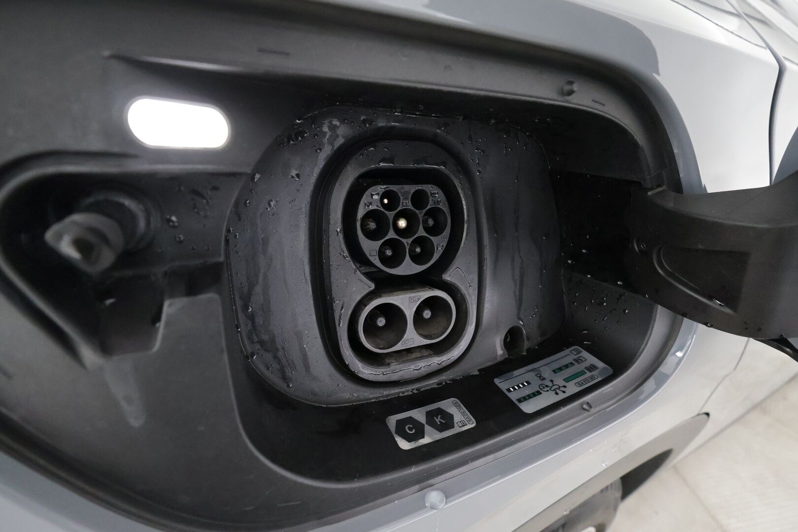 Volkswagen ID.4 2021 Pro 128 kW, akku 77 kWh - | ACC | ILP | LED | P.kamera | Hierovat ergoactive istuimet | Lasikatto | HUD | Puolinahat | Apple&Android | Suomi-auto | Kahdet Renkaat | Merkkihuollettu |