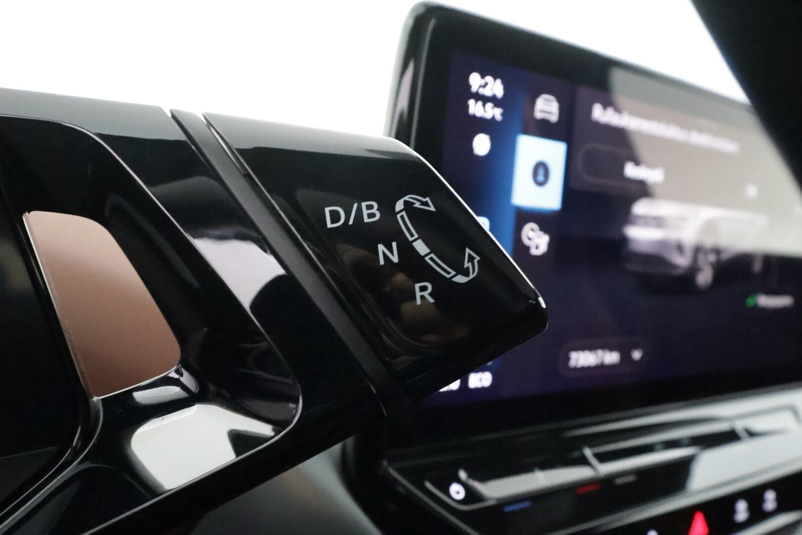 Volkswagen ID.4 2021 Pro 128 kW, akku 77 kWh - | ACC | ILP | LED | P.kamera | Hierovat ergoactive istuimet | Lasikatto | HUD | Puolinahat | Apple&Android | Suomi-auto | Kahdet Renkaat | Merkkihuollettu |