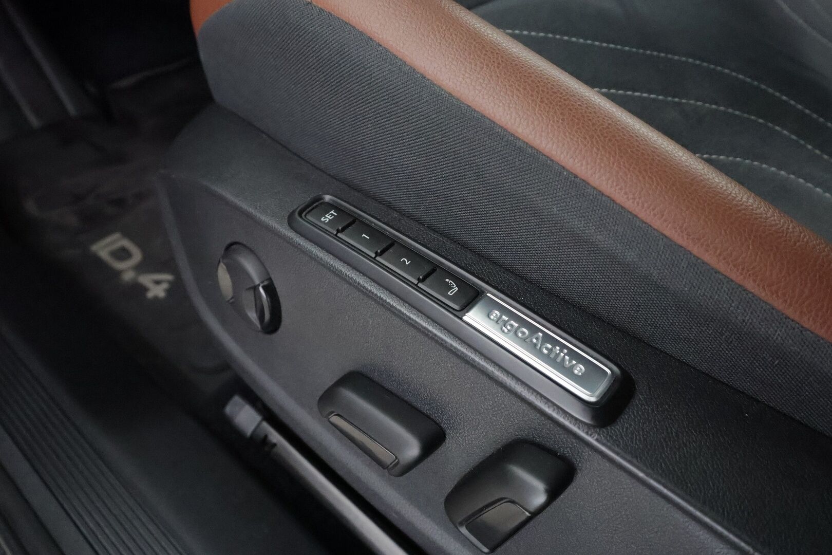 Volkswagen ID.4 2021 Pro 128 kW, akku 77 kWh - | ACC | ILP | LED | P.kamera | Hierovat ergoactive istuimet | Lasikatto | HUD | Puolinahat | Apple&Android | Suomi-auto | Kahdet Renkaat | Merkkihuollettu |
