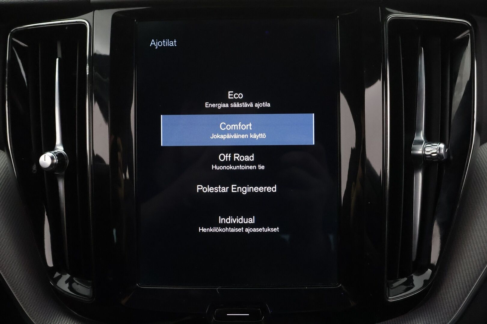 Volvo XC60 2018 D4 AWD R-Design aut - | ACC | Webasto | Koukku | Full LED | Muistipenkki | BLIS | Navi | Keyless | P.tutkat |