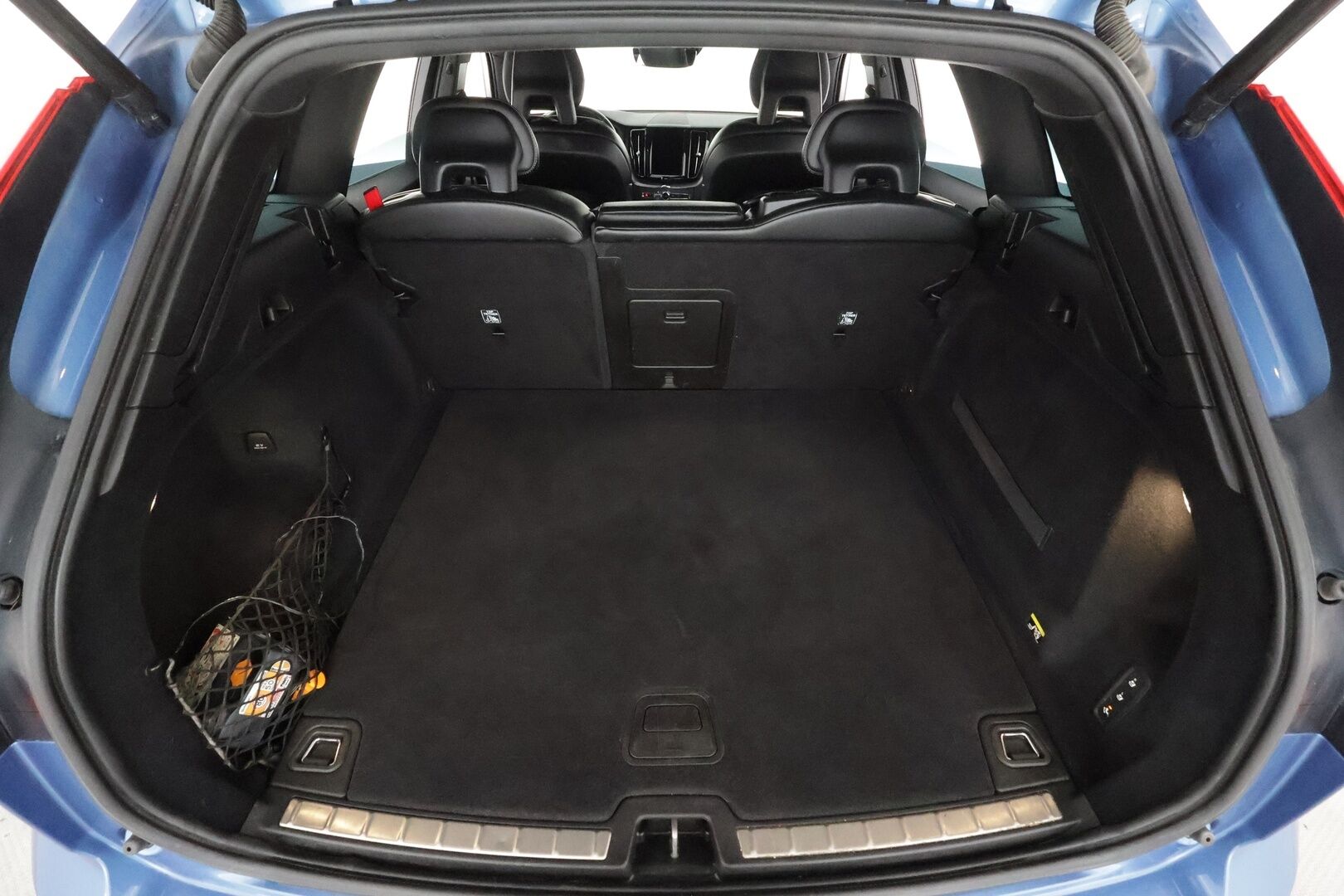 Volvo XC60 2018 D4 AWD R-Design aut - | ACC | Webasto | Koukku | Full LED | Muistipenkki | BLIS | Navi | Keyless | P.tutkat |