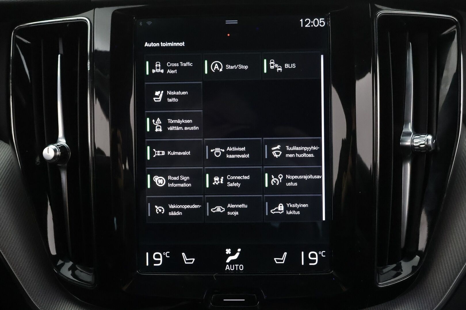 Volvo XC60 2018 D4 AWD R-Design aut - | ACC | Webasto | Koukku | Full LED | Muistipenkki | BLIS | Navi | Keyless | P.tutkat |