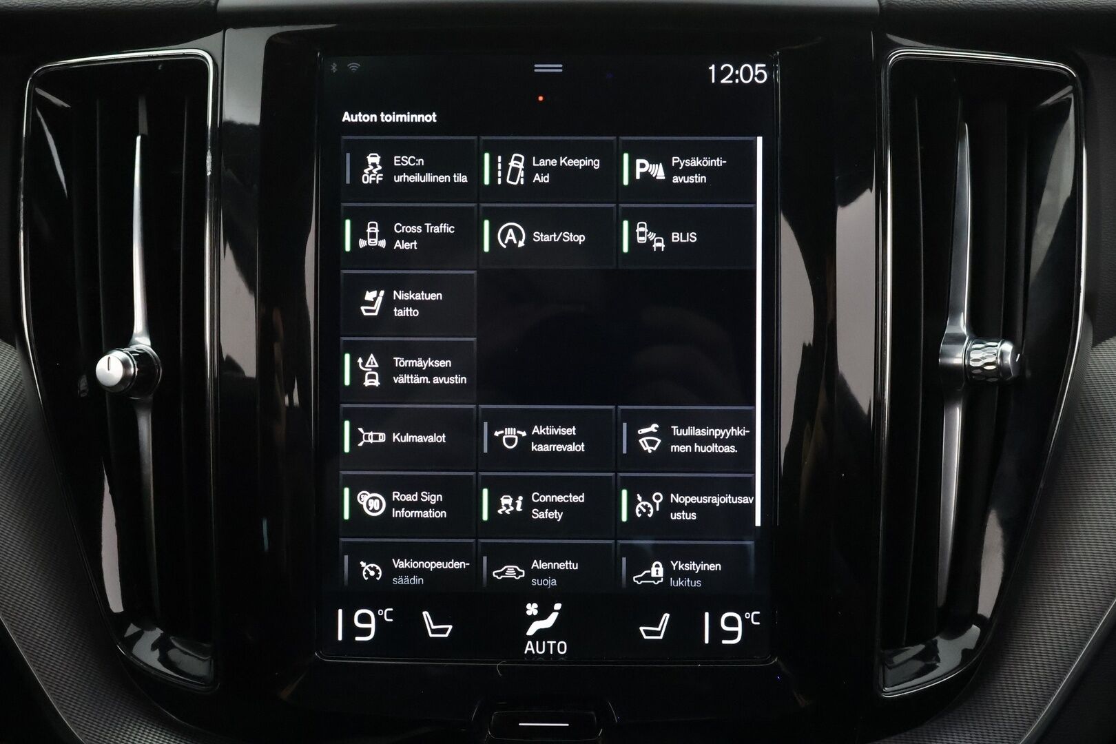 Volvo XC60 2018 D4 AWD R-Design aut - | ACC | Webasto | Koukku | Full LED | Muistipenkki | BLIS | Navi | Keyless | P.tutkat |