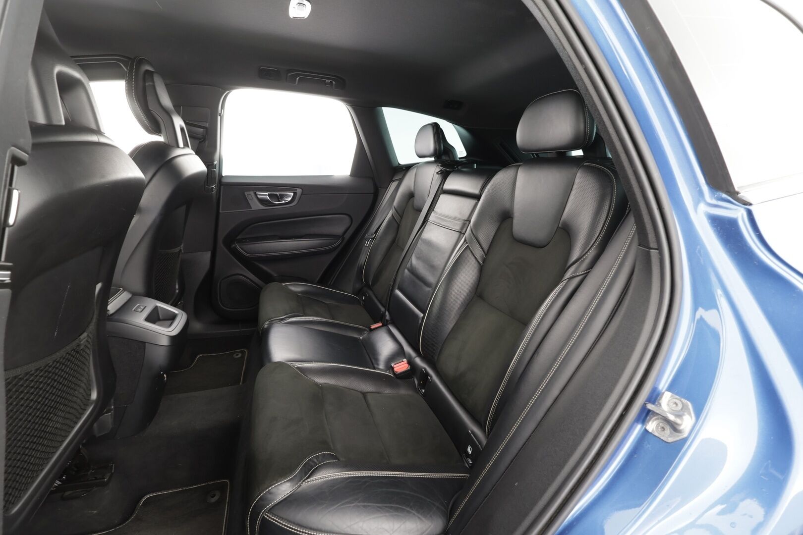 Volvo XC60 2018 D4 AWD R-Design aut - | ACC | Webasto | Koukku | Full LED | Muistipenkki | BLIS | Navi | Keyless | P.tutkat |