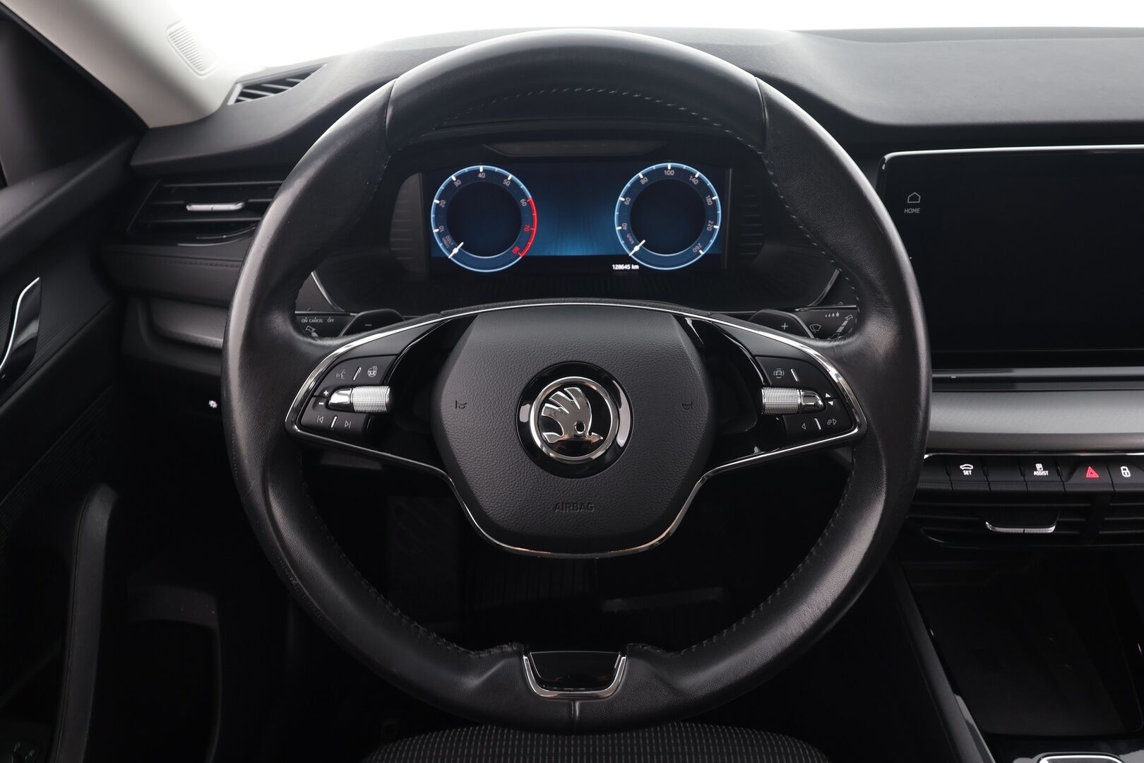 Skoda Octavia 2021 Combi 1,5 TSI Ambition eTEC DSG * Webasto / Koukku / Vakkari / P.kamera / Keyless / Ratinlämmitin / Digimittaristo * - Suomi-auto / Merkkihuollettu