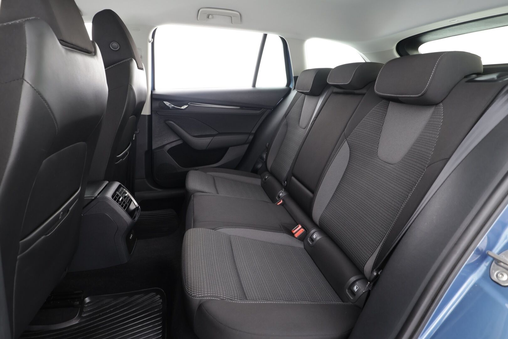 Skoda Octavia 2021 Combi 1,5 TSI Ambition eTEC DSG * Webasto / Koukku / Vakkari / P.kamera / Keyless / Ratinlämmitin / Digimittaristo * - Suomi-auto / Merkkihuollettu