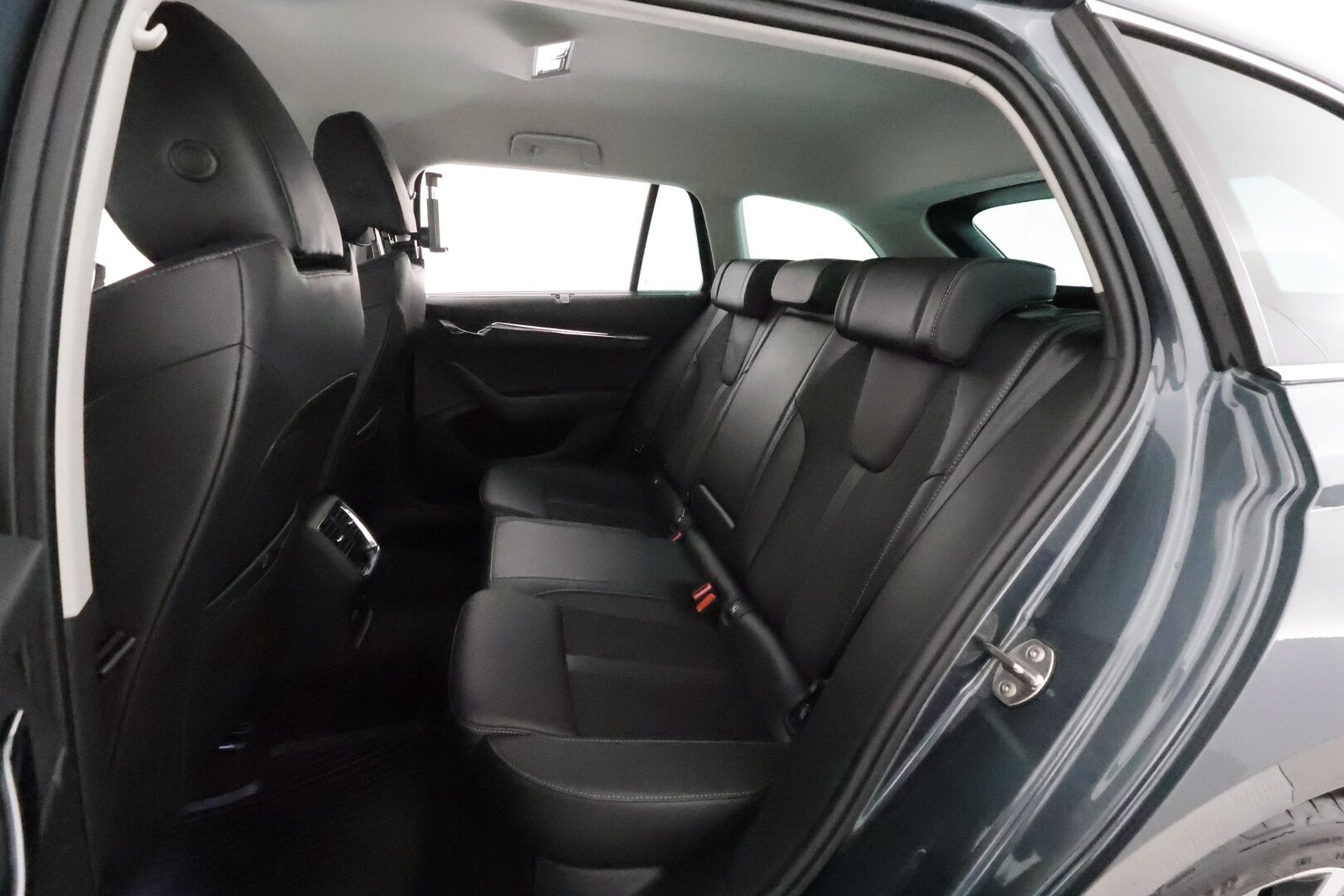 Skoda Octavia 2021 Combi 1,4 TSI PHEV Style iV DSG **Webasto / Adapt.Vakkari / Matrix-LED / P.kamera / Navi / Kaistavahti / Keyless** - 1-om Suomi-auto / 2x Latauskaapelit / Kahdet Renkaat / Merkkihuollettu!