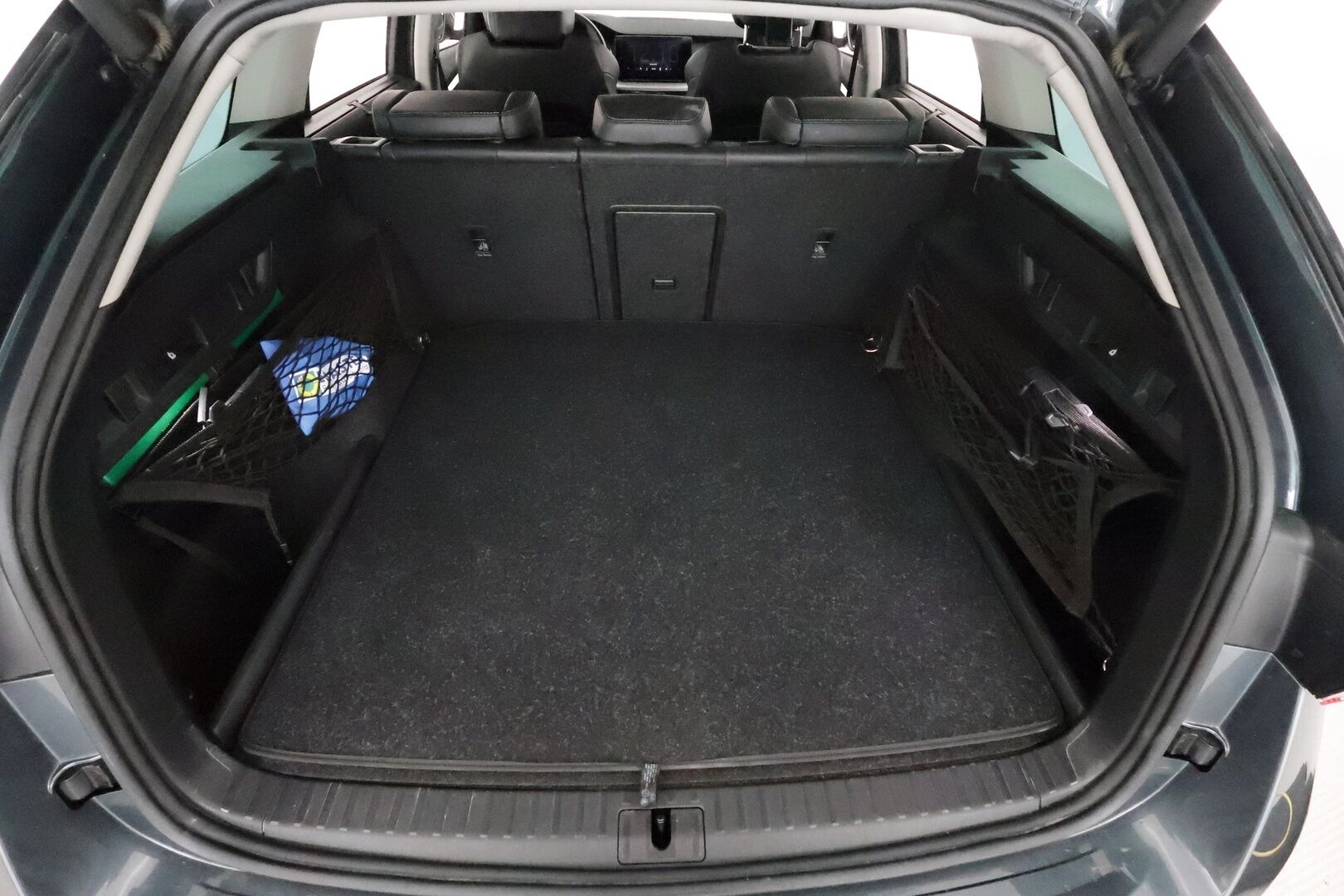 Skoda Octavia 2021 Combi 1,4 TSI PHEV Style iV DSG **Webasto / Adapt.Vakkari / Matrix-LED / P.kamera / Navi / Kaistavahti / Keyless** - 1-om Suomi-auto / 2x Latauskaapelit / Kahdet Renkaat / Merkkihuollettu!