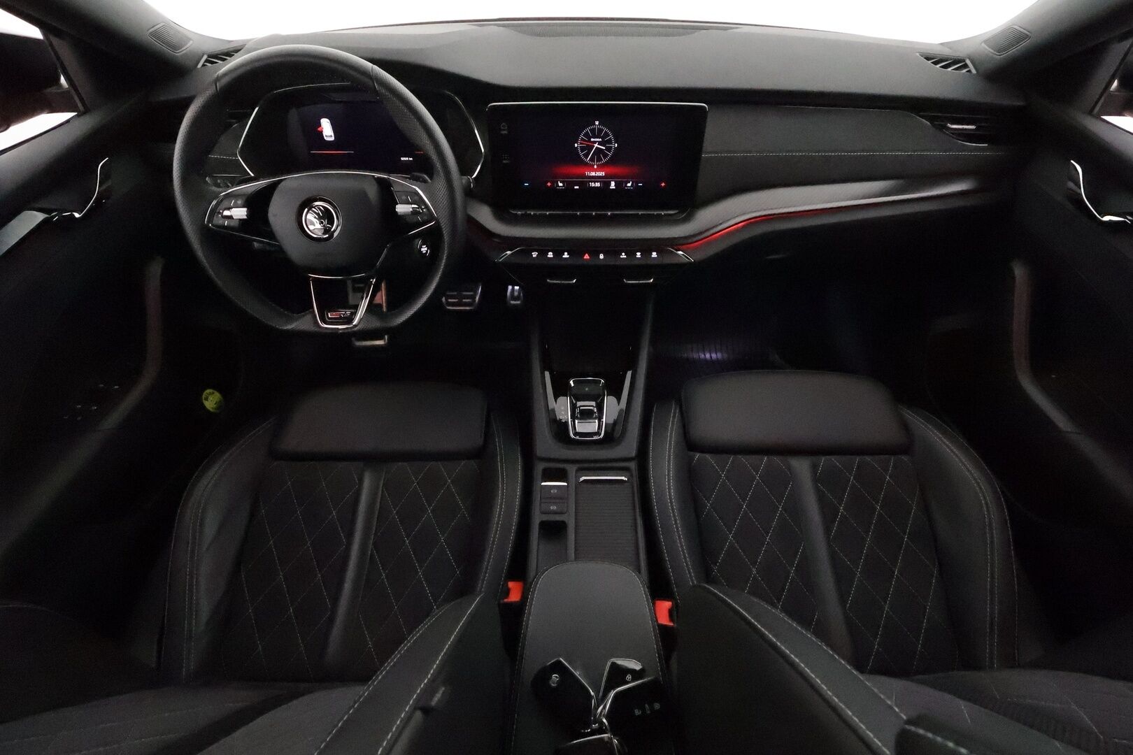 Skoda Octavia 2021 Combi 1,4 TSI PHEV RS iV DSG Autom **Panorama / Canton / ACC / Matrix-LED / P.Kamera / Hierovat Sporttipenkit Muistilla - 1-om Suomi-auto / Webasto / Lämmitettävä tuulilasi / Nahka-alcantra kojelauta / **HUIPPU KAMOILLA**