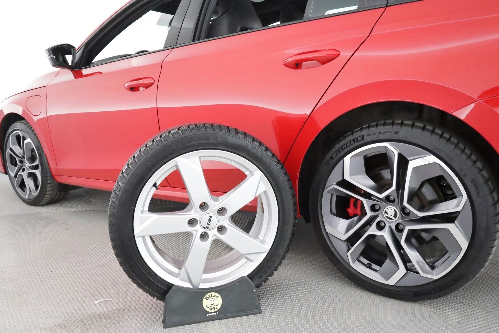 Skoda Octavia 2021 Combi 1,4 TSI PHEV RS iV DSG Autom **Panorama / Canton / ACC / Matrix-LED / P.Kamera / Hierovat Sporttipenkit Muistilla - 1-om Suomi-auto / Webasto / Lämmitettävä tuulilasi / Nahka-alcantra kojelauta / **HUIPPU KAMOILLA**
