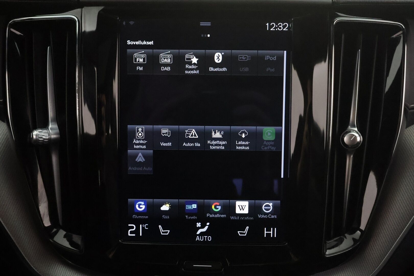 Volvo XC60 2021 T6 TwE AWD Business R-Design aut. * ACC / Panorama / Full LED / Webasto / H&K / Koukku / 360° / BLIS / KeylessGo * - Suomi-auto / Kahdet renkaat aluvanteilla / Merkkihuollettu / Huippuvarusteet