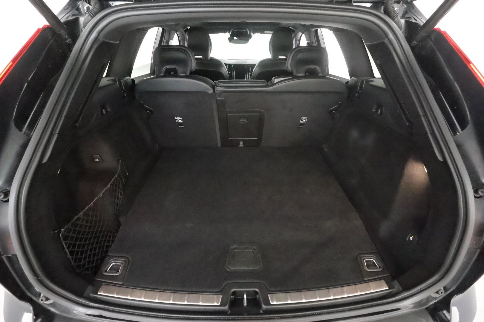 Volvo XC60 2021 T6 TwE AWD Business R-Design aut. * ACC / Panorama / Full LED / Webasto / H&K / Koukku / 360° / BLIS / KeylessGo * - Suomi-auto / Kahdet renkaat aluvanteilla / Merkkihuollettu / Huippuvarusteet