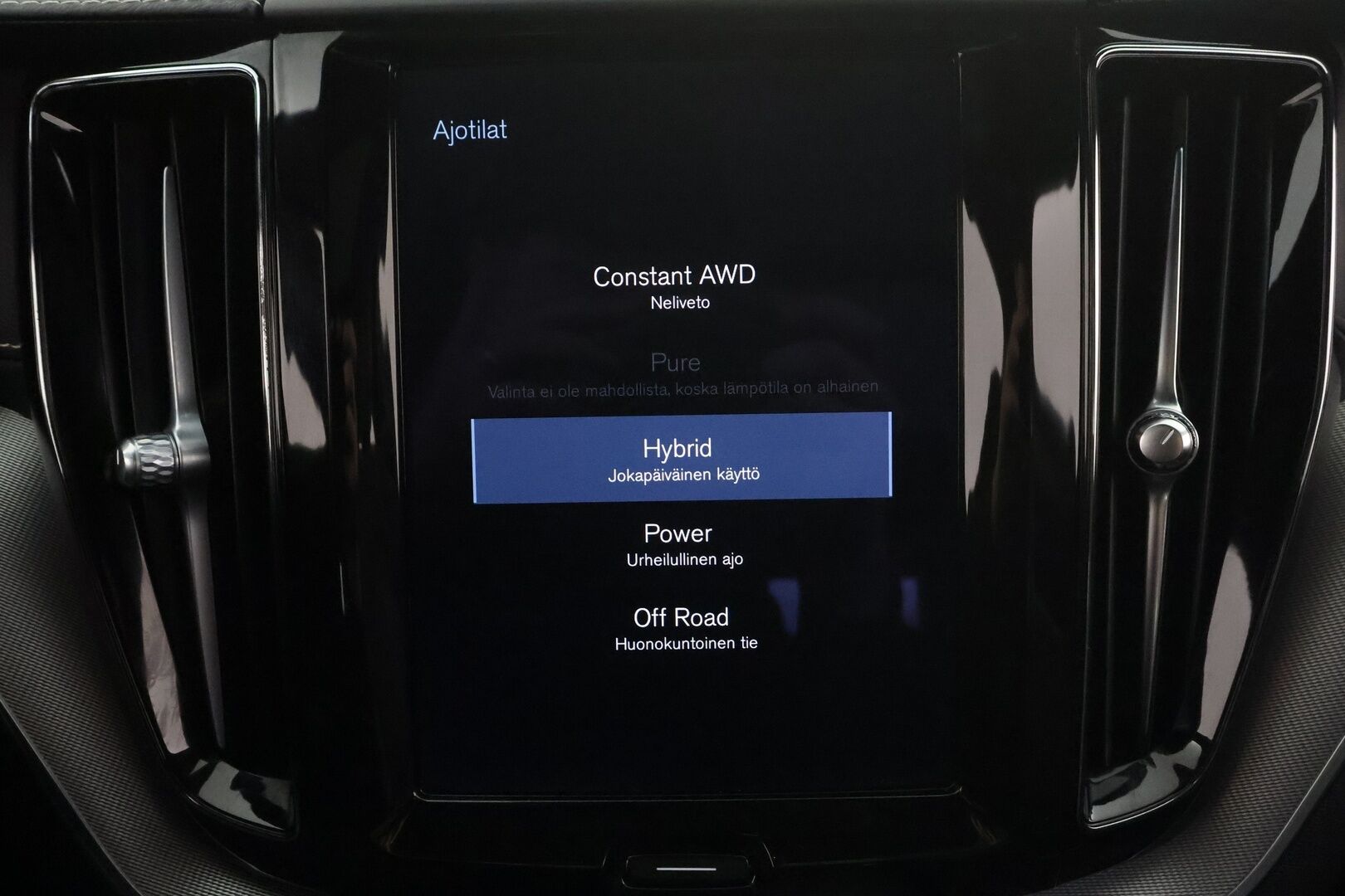 Volvo XC60 2021 T6 TwE AWD Business R-Design aut. * ACC / Panorama / Full LED / Webasto / H&K / Koukku / 360° / BLIS / KeylessGo * - Suomi-auto / Kahdet renkaat aluvanteilla / Merkkihuollettu / Huippuvarusteet