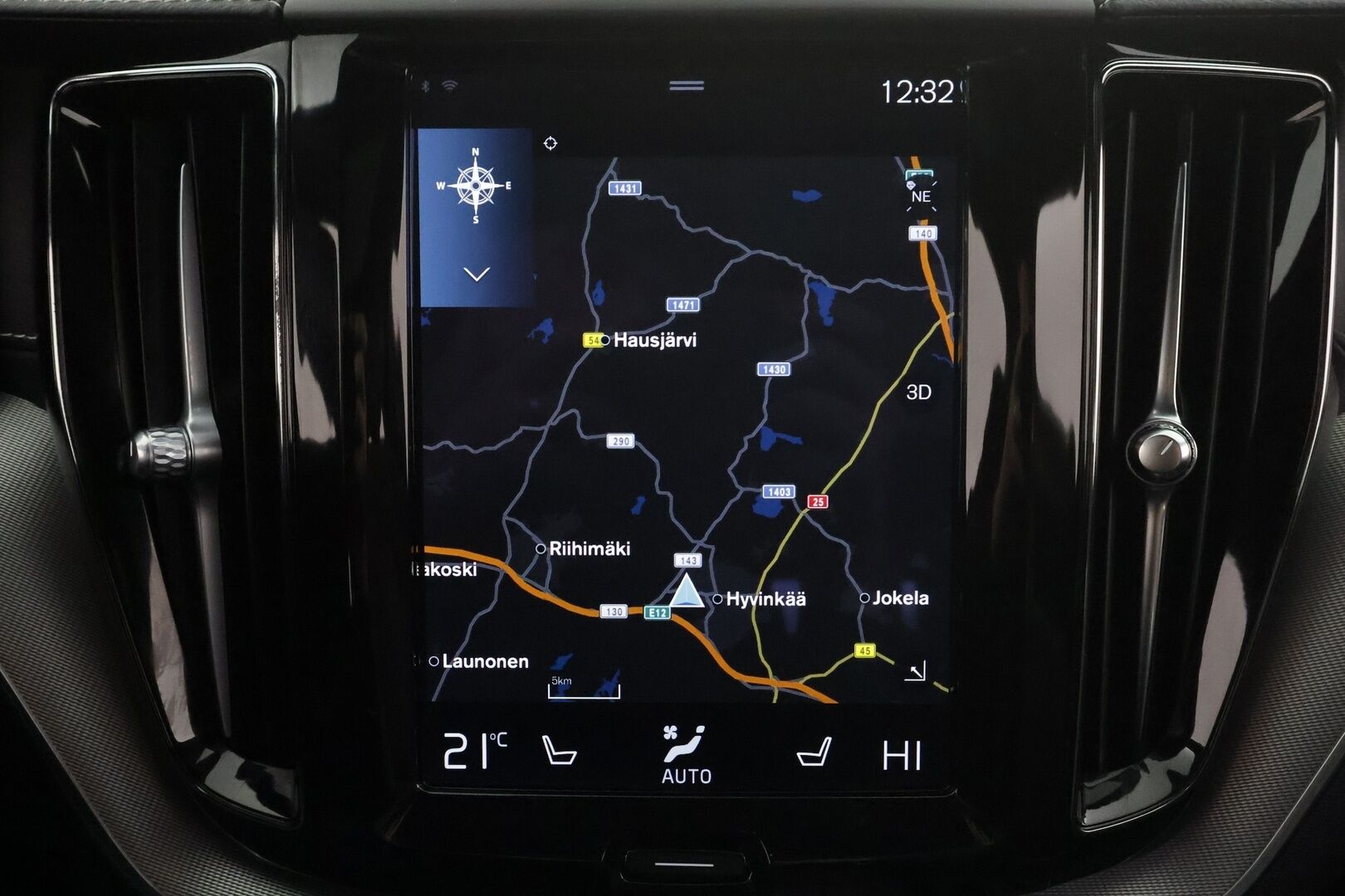 Volvo XC60 2021 T6 TwE AWD Business R-Design aut. * ACC / Panorama / Full LED / Webasto / H&K / Koukku / 360° / BLIS / KeylessGo * - Suomi-auto / Kahdet renkaat aluvanteilla / Merkkihuollettu / Huippuvarusteet