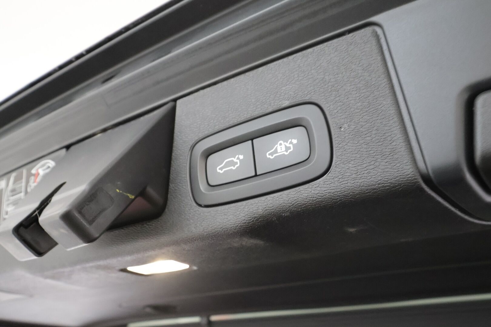 Volvo XC60 2021 T6 TwE AWD Business R-Design aut. * ACC / Panorama / Full LED / Webasto / H&K / Koukku / 360° / BLIS / KeylessGo * - Suomi-auto / Kahdet renkaat aluvanteilla / Merkkihuollettu / Huippuvarusteet