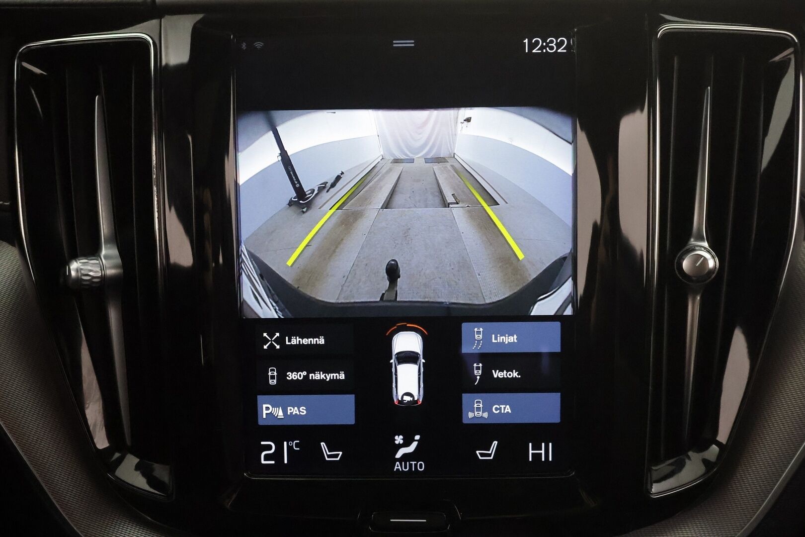 Volvo XC60 2021 T6 TwE AWD Business R-Design aut. * ACC / Panorama / Full LED / Webasto / H&K / Koukku / 360° / BLIS / KeylessGo * - Suomi-auto / Kahdet renkaat aluvanteilla / Merkkihuollettu / Huippuvarusteet