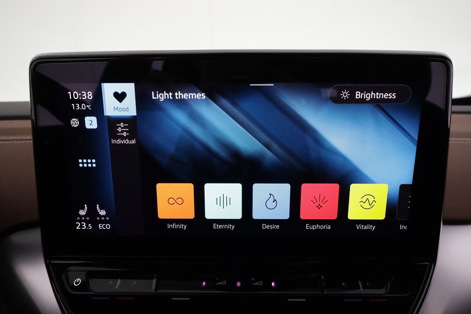 Volkswagen ID.4 2021 Pro Performance 77kWh, 150kW *ACC / P.kamera / ILP / IQ.Light / Navi / KeylessGo* - 1.Om Suomi-auto / Kahdet renkaat aluvanteilla / Merkkihuollettu