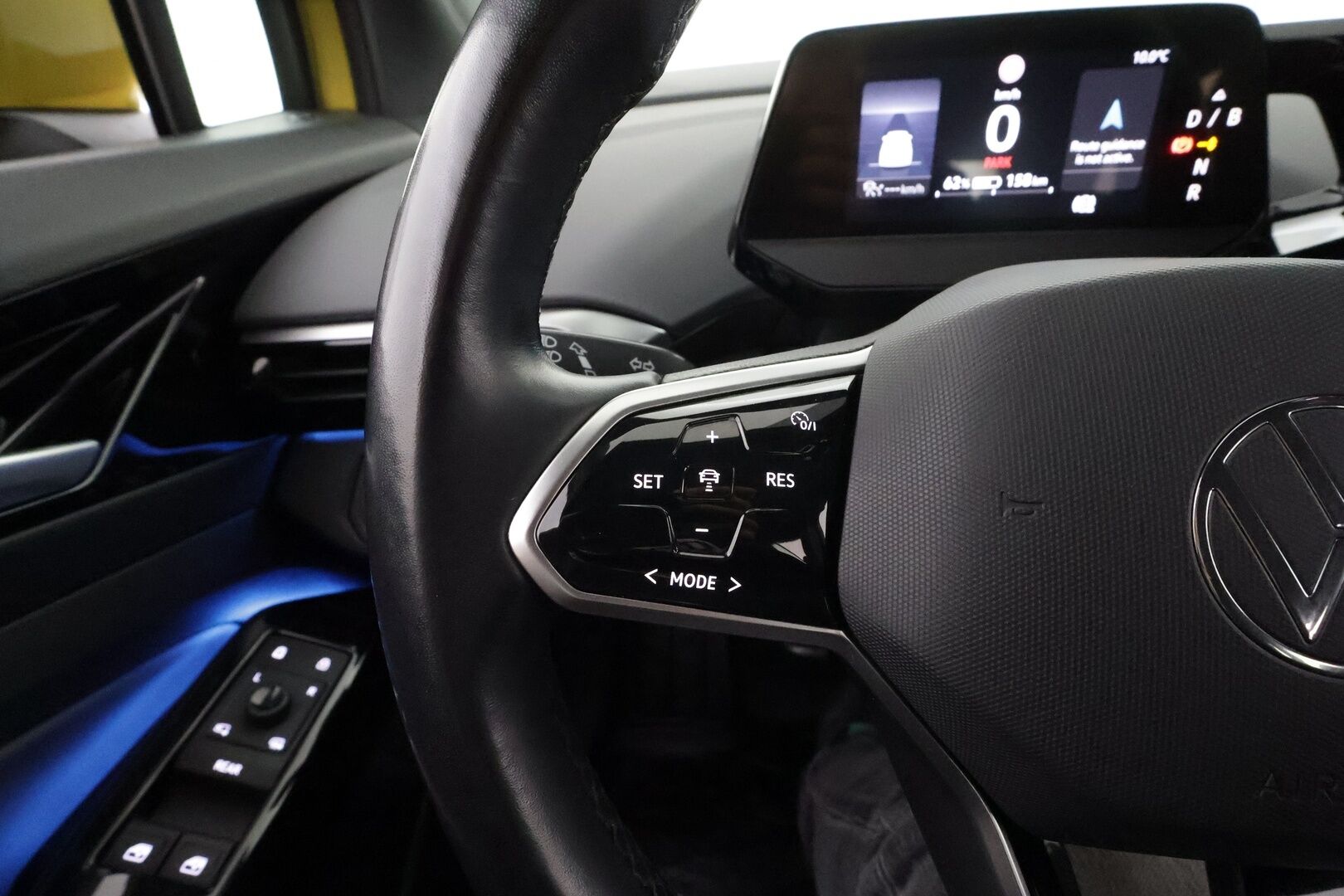 Volkswagen ID.4 2021 Pure City 109 kW, akku 52 kWh * ACC / P.tutkat / LED / Navi / ILP / Ratinlämmitin * - 1.Om Suomi-auto / Akku kuntotarkastettu / Kahdet renkaat aluvanteilla - HULLUT AVAJAISHULINAT KORKOTARJOUS 3,29 %