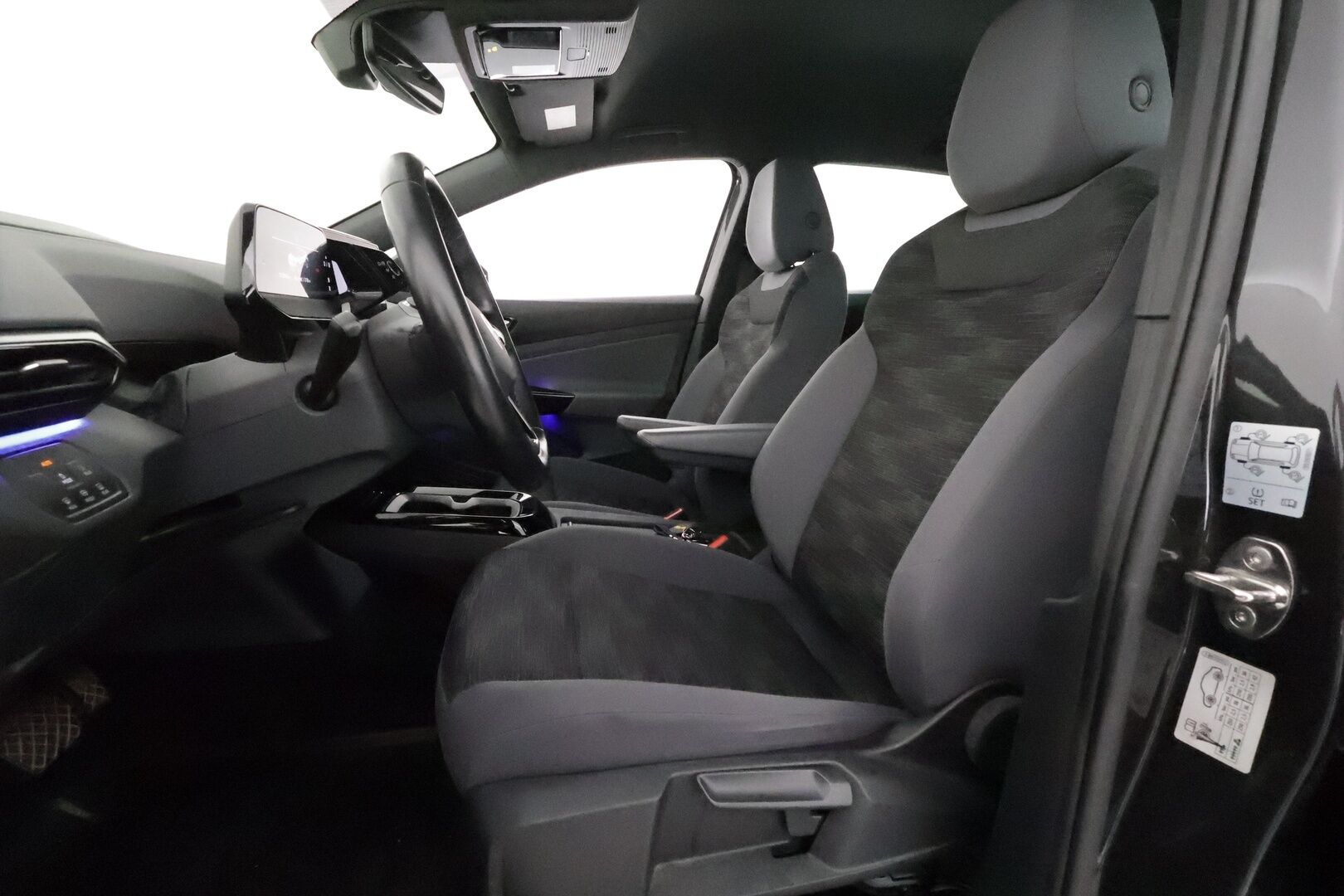 Volkswagen ID.4 2021 Pro Performance Life 150 kW **1-om. Suomi-auto / Lämpöpumppu / Adapt.vakkari / Vetokoukku / Apple&Android / P.tutkat** - Akku kuntotarkastettu! 