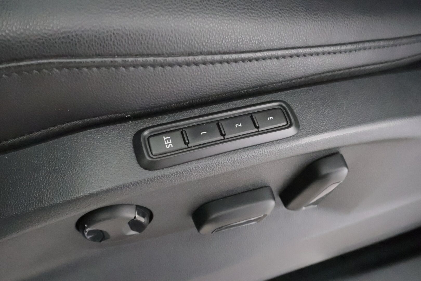 Volkswagen Tiguan 2021 Style 1,5 TSI 110 kW DSG - | Webasto | ACC | Matrix-LED | Muistipenkki | P.Kamera | Kaistavahti | Keyless | 1-om Suomi-auto | Kahdet renkaat | 