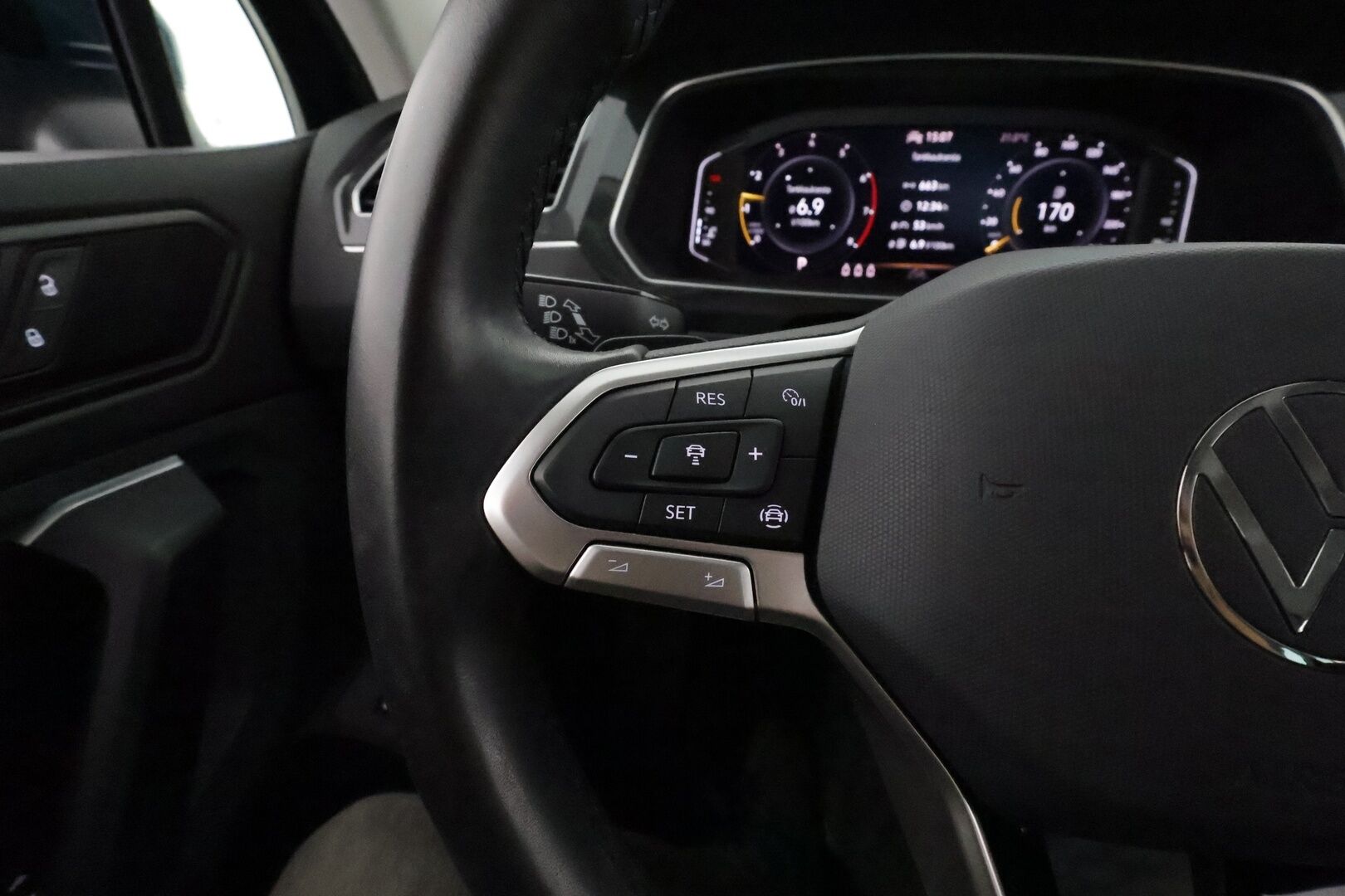 Volkswagen Tiguan 2021 Style 1,5 TSI 110 kW DSG **Webasto / Adapt.Vakkari / Matrix-LED / P.kamera / Kaistavahti / Digimittaristo / Keyless** - Huippuvarusteet / Suomi-auto / Kahdet Renkaat