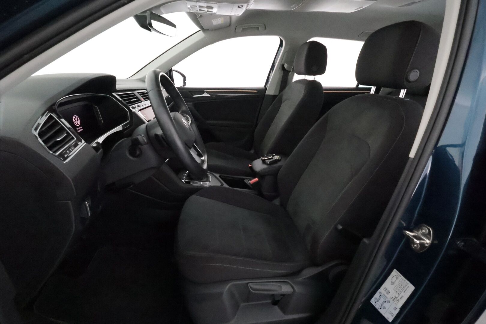 Volkswagen Tiguan 2021 Style 1,5 TSI 110 kW DSG **Webasto / Adapt.Vakkari / Matrix-LED / P.kamera / Kaistavahti / Digimittaristo / Keyless** - Huippuvarusteet / Suomi-auto / Kahdet Renkaat