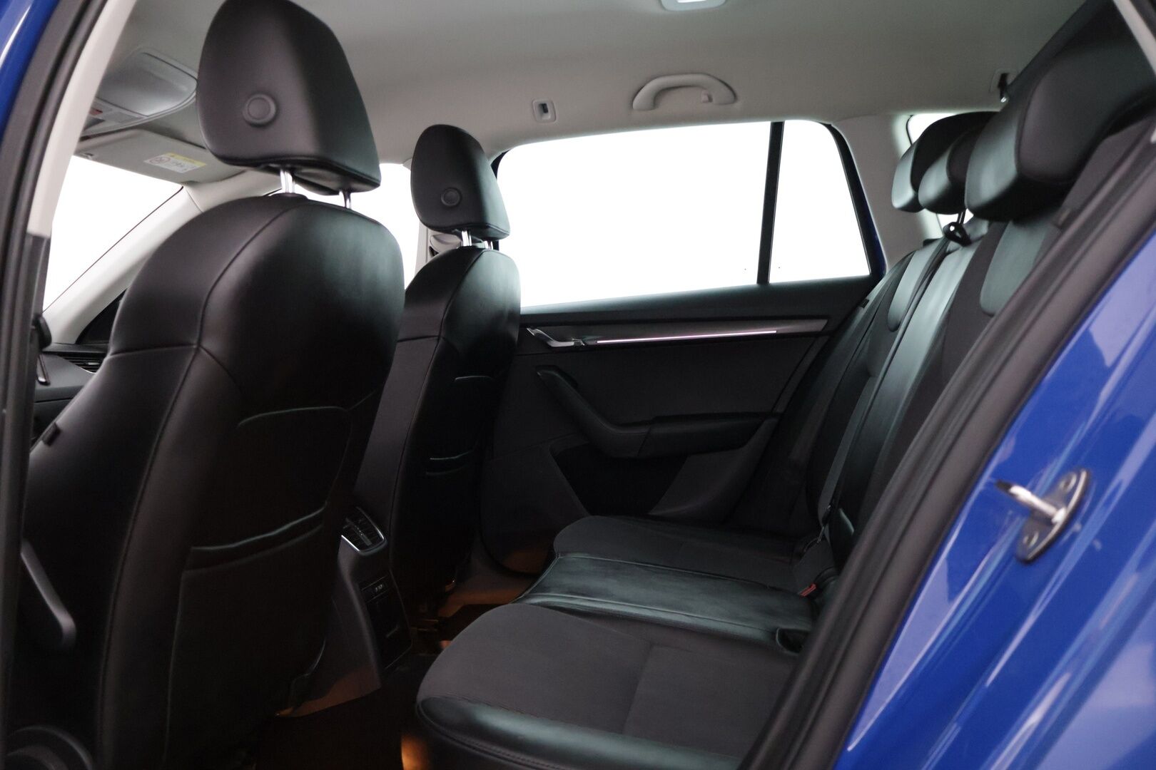 Skoda Octavia 2020 OCTAVIA Farmari * Koukku / Webasto / Peruutuskamera* - Upea sininen / Kahdet renkaat