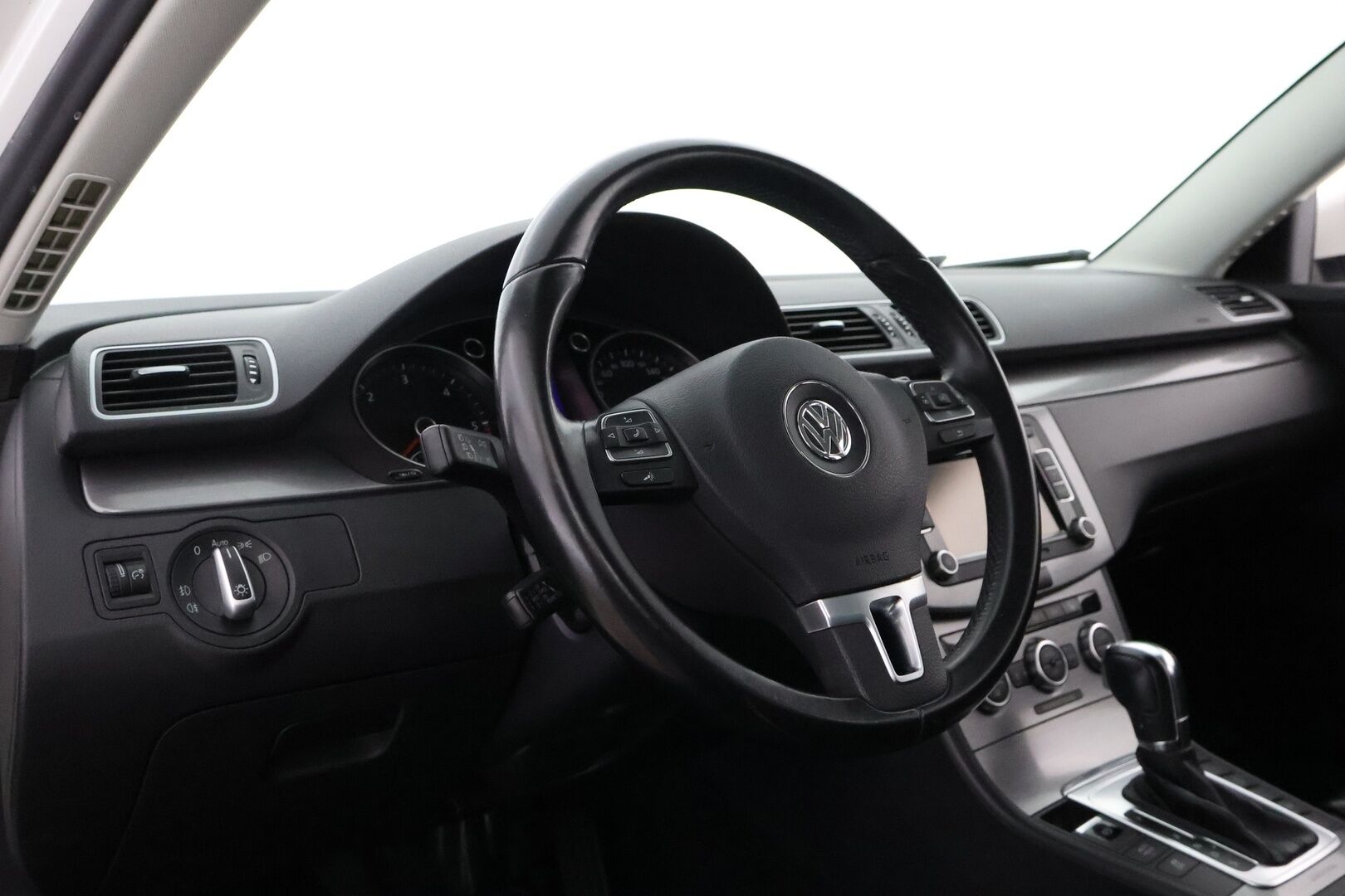 Volkswagen Passat 2013 Variant Highline 2,0 TDI 130 kW (177 hv) BlueMotion Technology 4MOTION DSG-aut R Line - Webasto / Vetokoukku / Peruutuskamera / Vakkari / Nahkasisusta / Jakopää tehty!