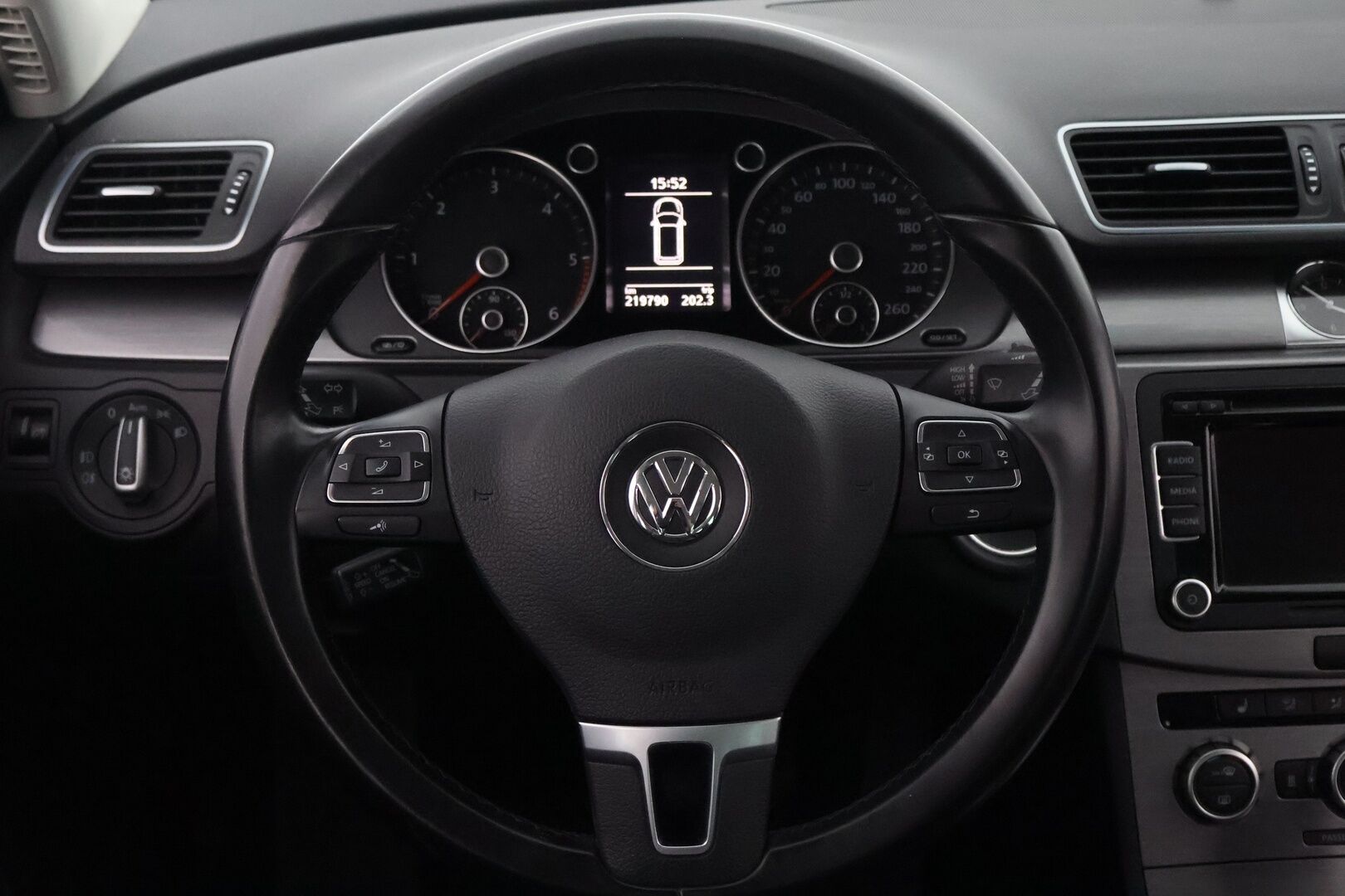 Volkswagen Passat 2013 Variant Highline 2,0 TDI 130 kW (177 hv) BlueMotion Technology 4MOTION DSG-aut R Line - Webasto / Vetokoukku / Peruutuskamera / Vakkari / Nahkasisusta / Jakopää tehty!