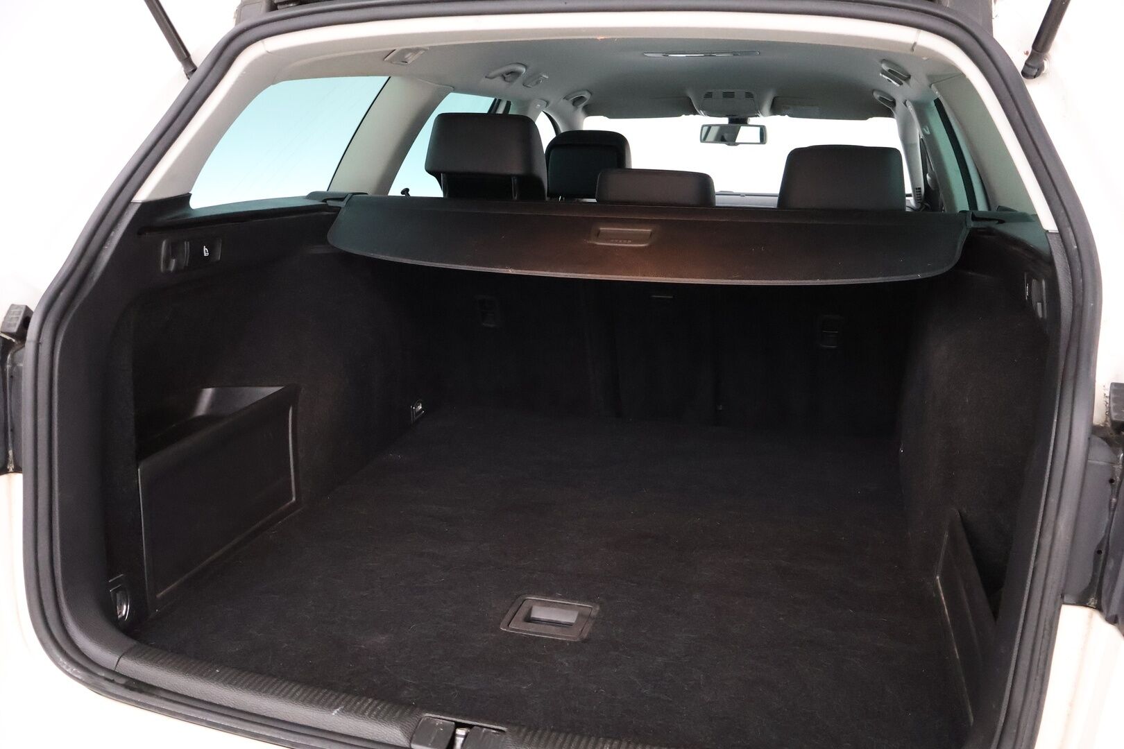 Volkswagen Passat 2013 Variant Highline 2,0 TDI 130 kW (177 hv) BlueMotion Technology 4MOTION DSG-aut R Line - Webasto / Vetokoukku / Peruutuskamera / Vakkari / Nahkasisusta / Jakopää tehty!