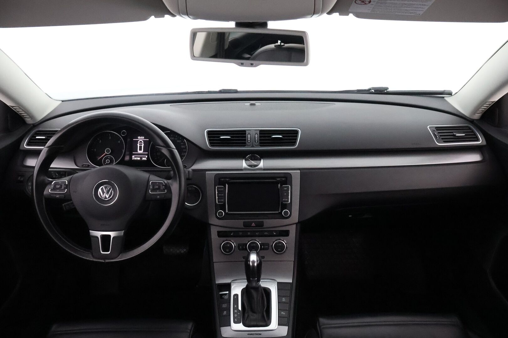 Volkswagen Passat 2013 Variant Highline 2,0 TDI 130 kW (177 hv) BlueMotion Technology 4MOTION DSG-aut R Line - Webasto / Vetokoukku / Peruutuskamera / Vakkari / Nahkasisusta / Jakopää tehty!