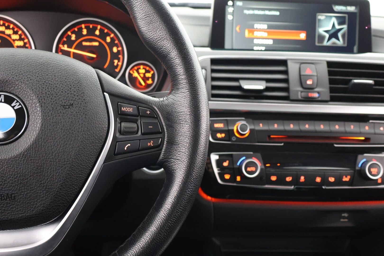 BMW 330 2018 F30 Sedan 330e A Business Sport - Vakkari | LED | Navi | Tutkat | Sporttipenkit | SOH 91.5% | 2x renkaat | Huoltokirja - KORKO VAIN 3,99 %
