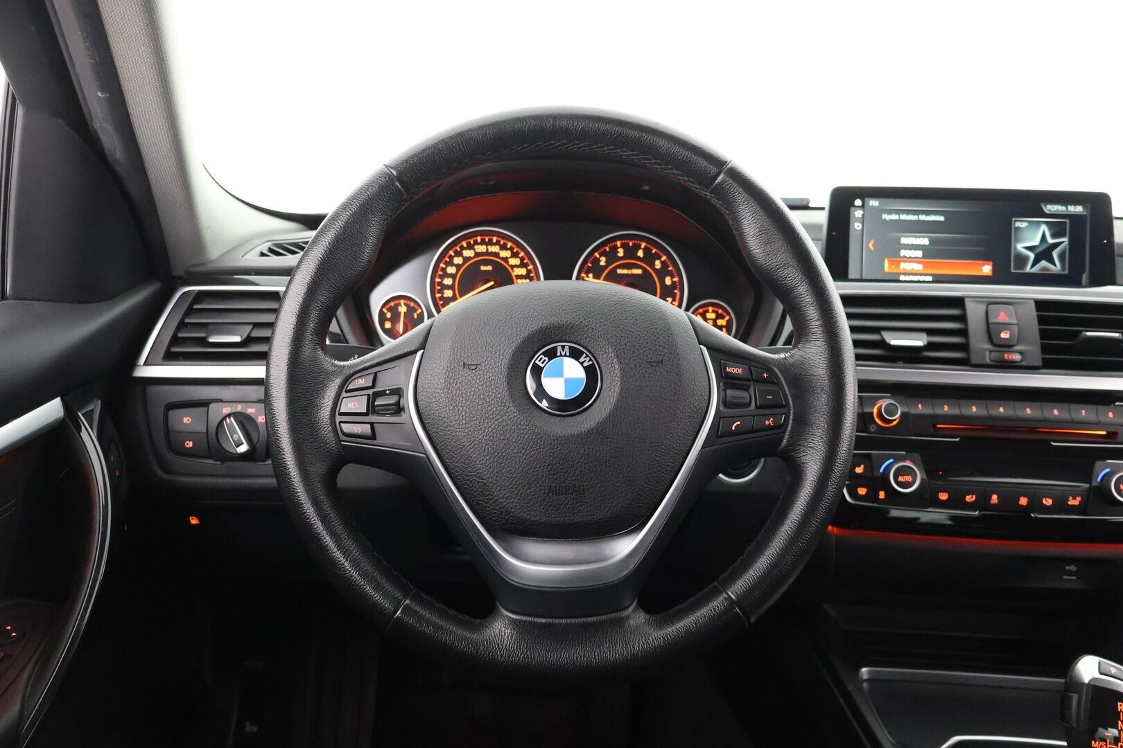 BMW 330 2017 330e iPerformance Sedan (AA) 4ov 1998cm3 A - Tulossa myyntiin! 