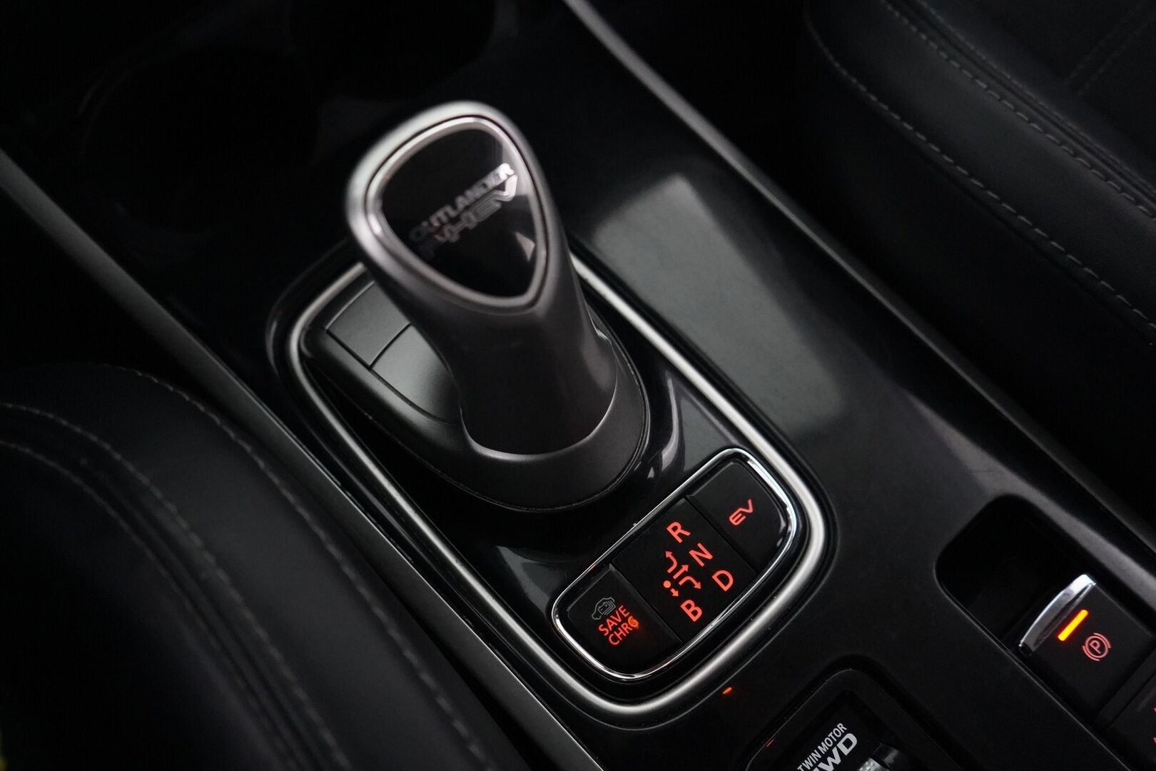 Mitsubishi Outlander PHEV 2019 Instyle 4WD 5P - ACC | Koukku | Puolinahat | Kamera | Ratinlämmitys | 2 x vanteet | Fiksut huollot