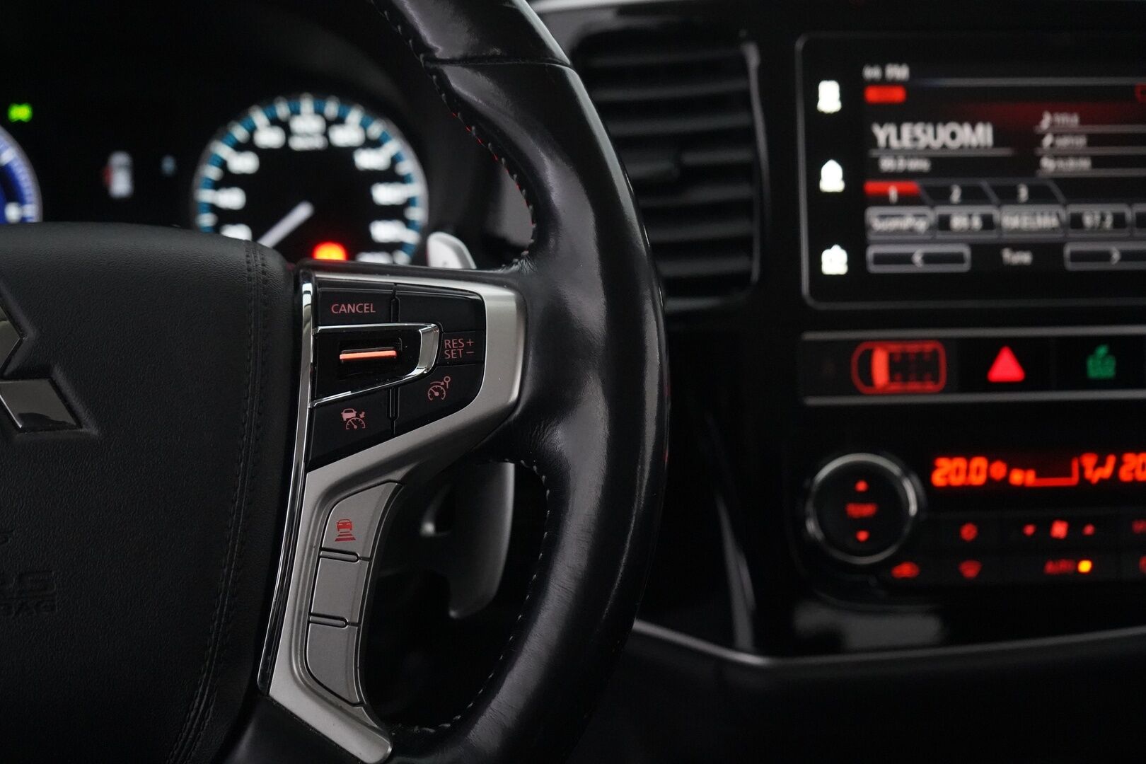 Mitsubishi Outlander PHEV 2019 Instyle 4WD 5P - ACC | Koukku | Puolinahat | Kamera | Ratinlämmitys | 2 x vanteet | Fiksut huollot