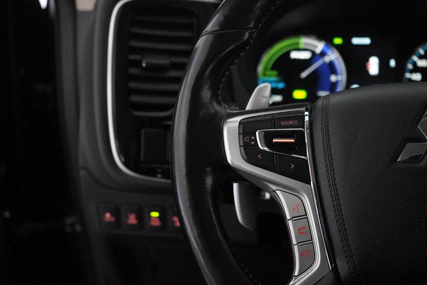 Mitsubishi Outlander PHEV 2019 Instyle 4WD 5P - ACC | Koukku | Puolinahat | Kamera | Ratinlämmitys | 2 x vanteet | Fiksut huollot