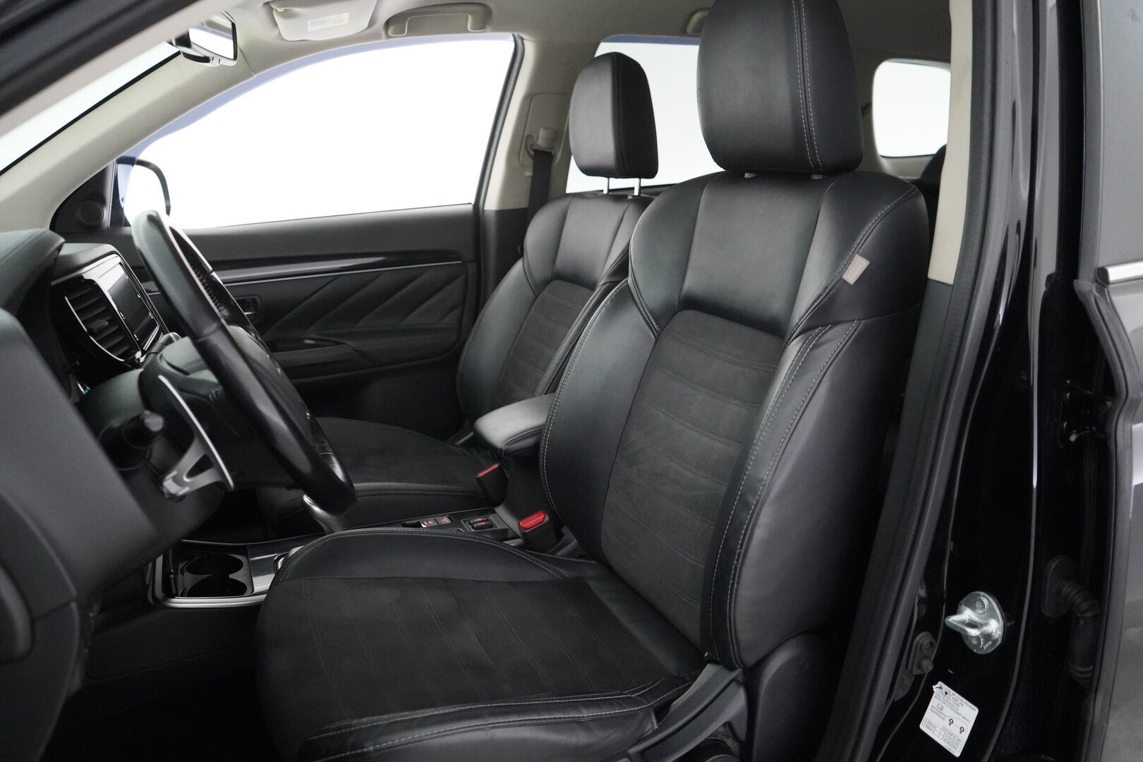 Mitsubishi Outlander PHEV 2019 Instyle 4WD 5P - ACC | Koukku | Puolinahat | Kamera | Ratinlämmitys | 2 x vanteet | Fiksut huollot