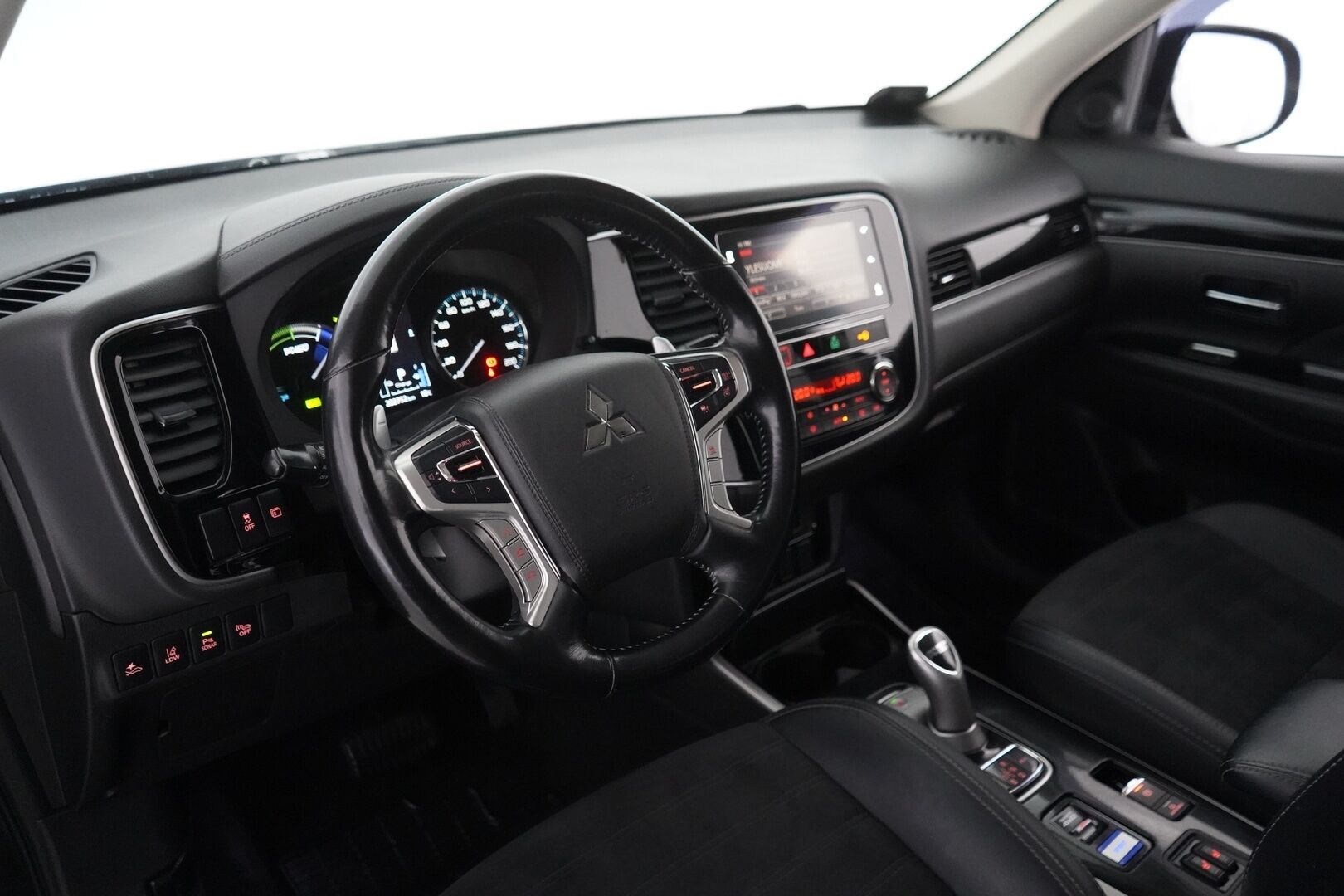 Mitsubishi Outlander PHEV 2019 Instyle 4WD 5P - ACC | Koukku | Puolinahat | Kamera | Ratinlämmitys | 2 x vanteet | Fiksut huollot