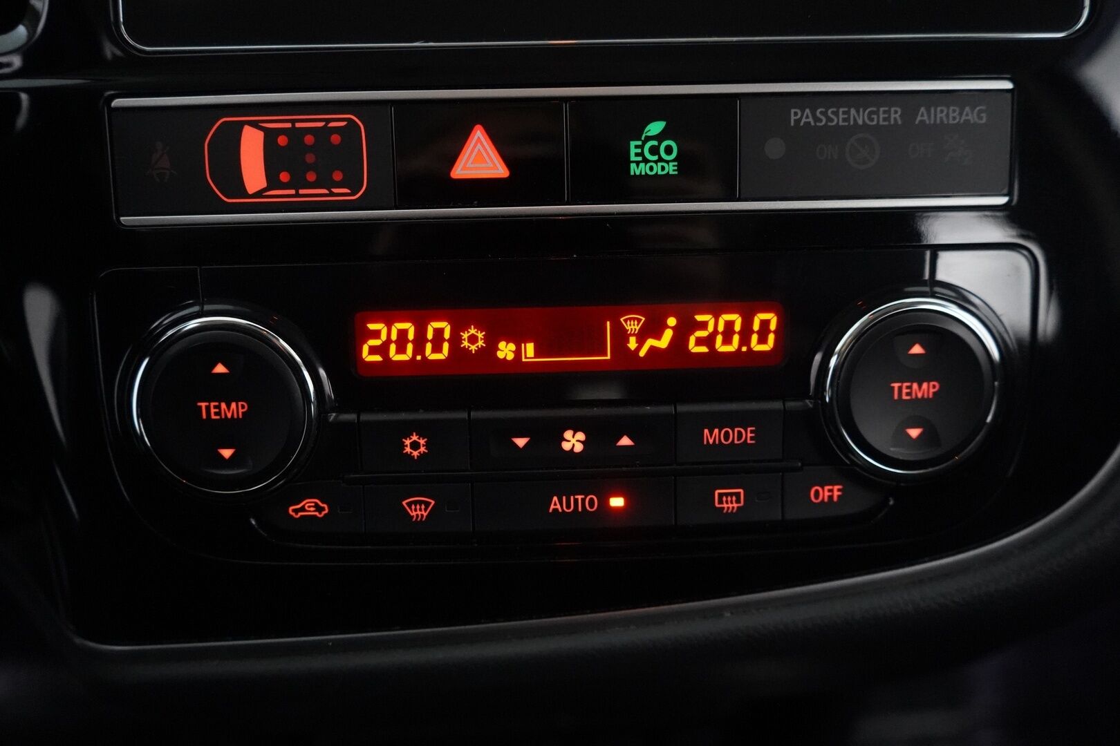 Mitsubishi Outlander PHEV 2019 Instyle 4WD 5P - ACC | Koukku | Puolinahat | Kamera | Ratinlämmitys | 2 x vanteet | Fiksut huollot