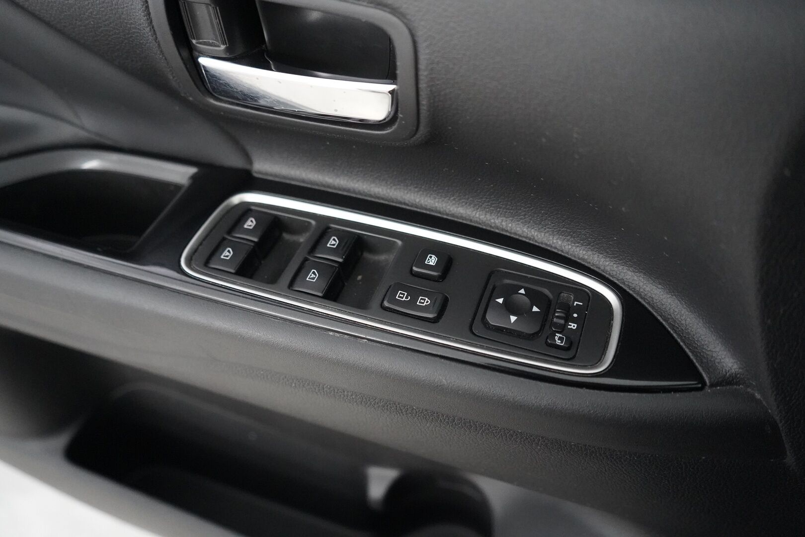 Mitsubishi Outlander PHEV 2019 Instyle 4WD 5P - ACC | Koukku | Puolinahat | Kamera | Ratinlämmitys | 2 x vanteet | Fiksut huollot