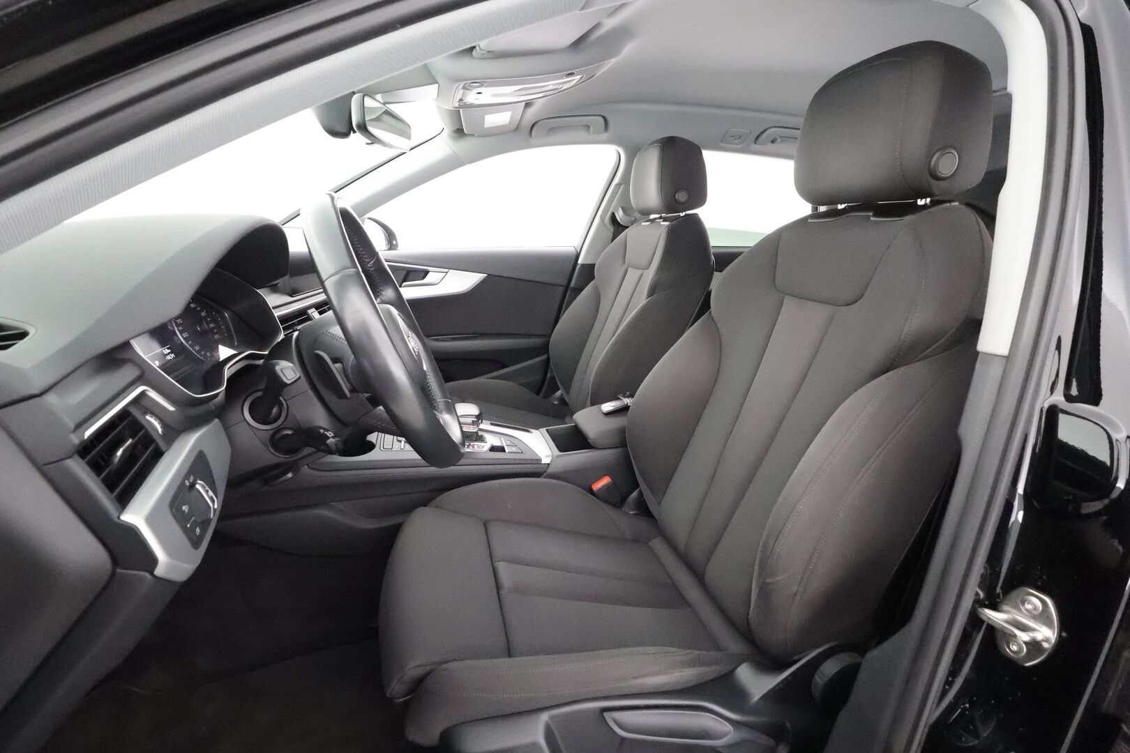 Audi A4 2018 Avant Business 2,0 TDI 140 kW quattro S tronic - ACC | Webasto | Koukku | LED | P.tutkat | Sporttipenkit | Ambient 