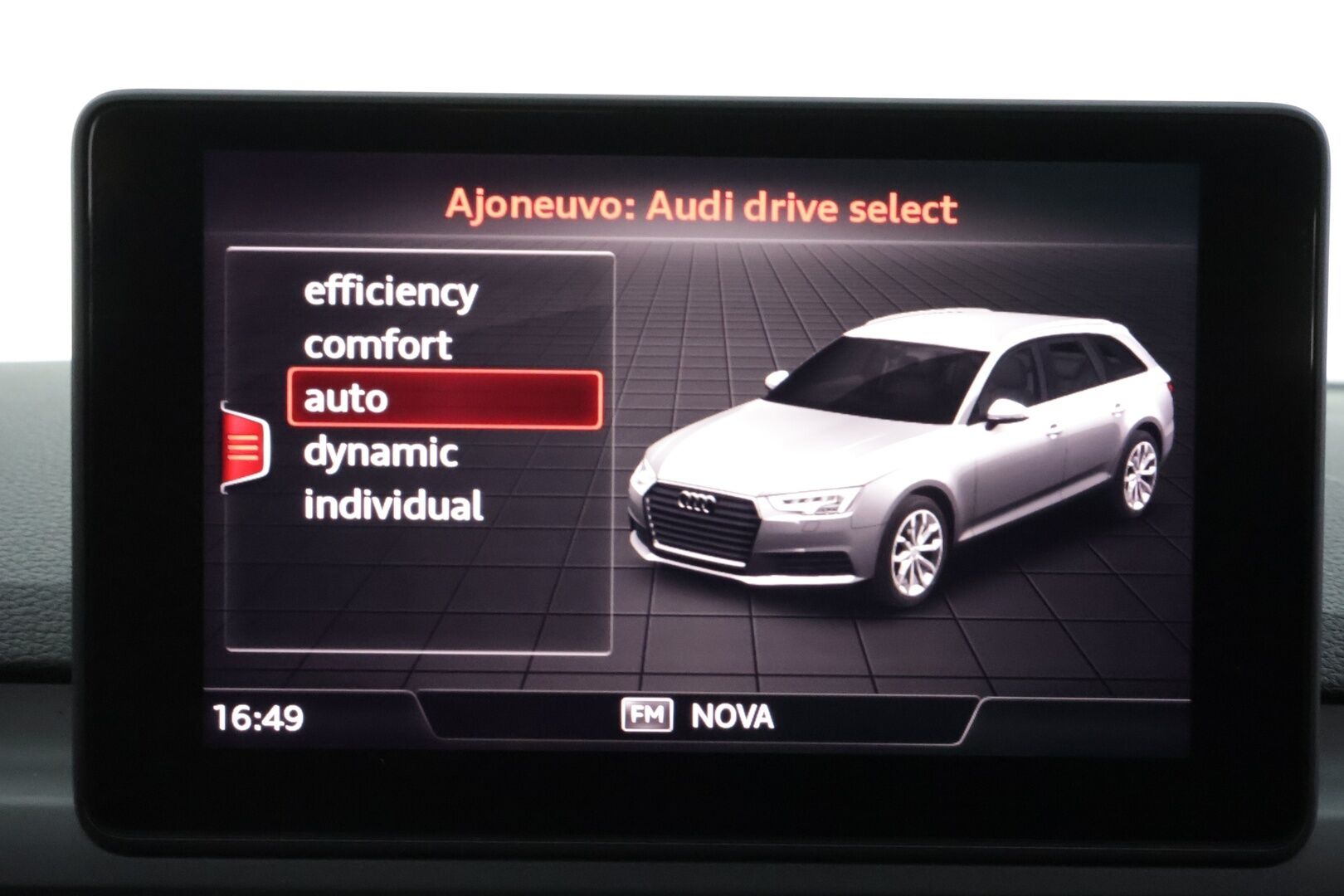 Audi A4 2018 Avant Business 2,0 TDI 140 kW quattro S tronic - ACC | Webasto | Koukku | LED | P.tutkat | Sporttipenkit | Ambient 