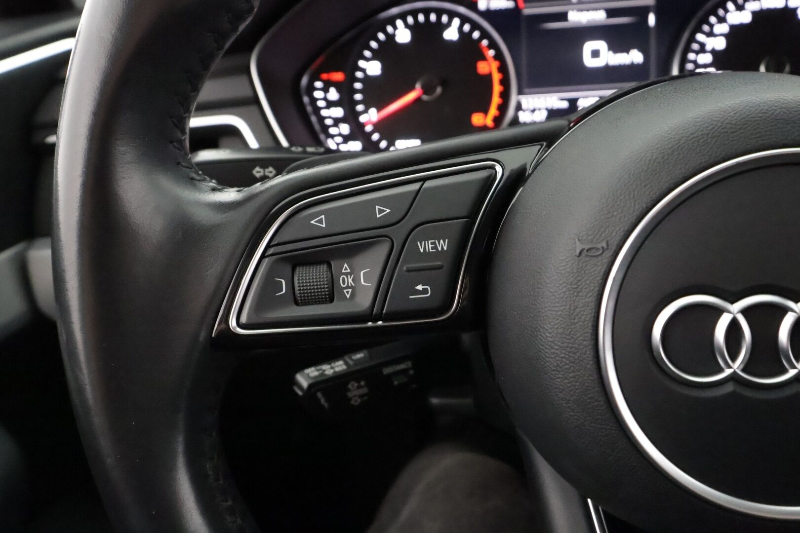 Audi A4 2018 Avant Business 2,0 TDI 140 kW quattro S tronic - ACC | Webasto | Koukku | LED | P.tutkat | Sporttipenkit | Ambient 