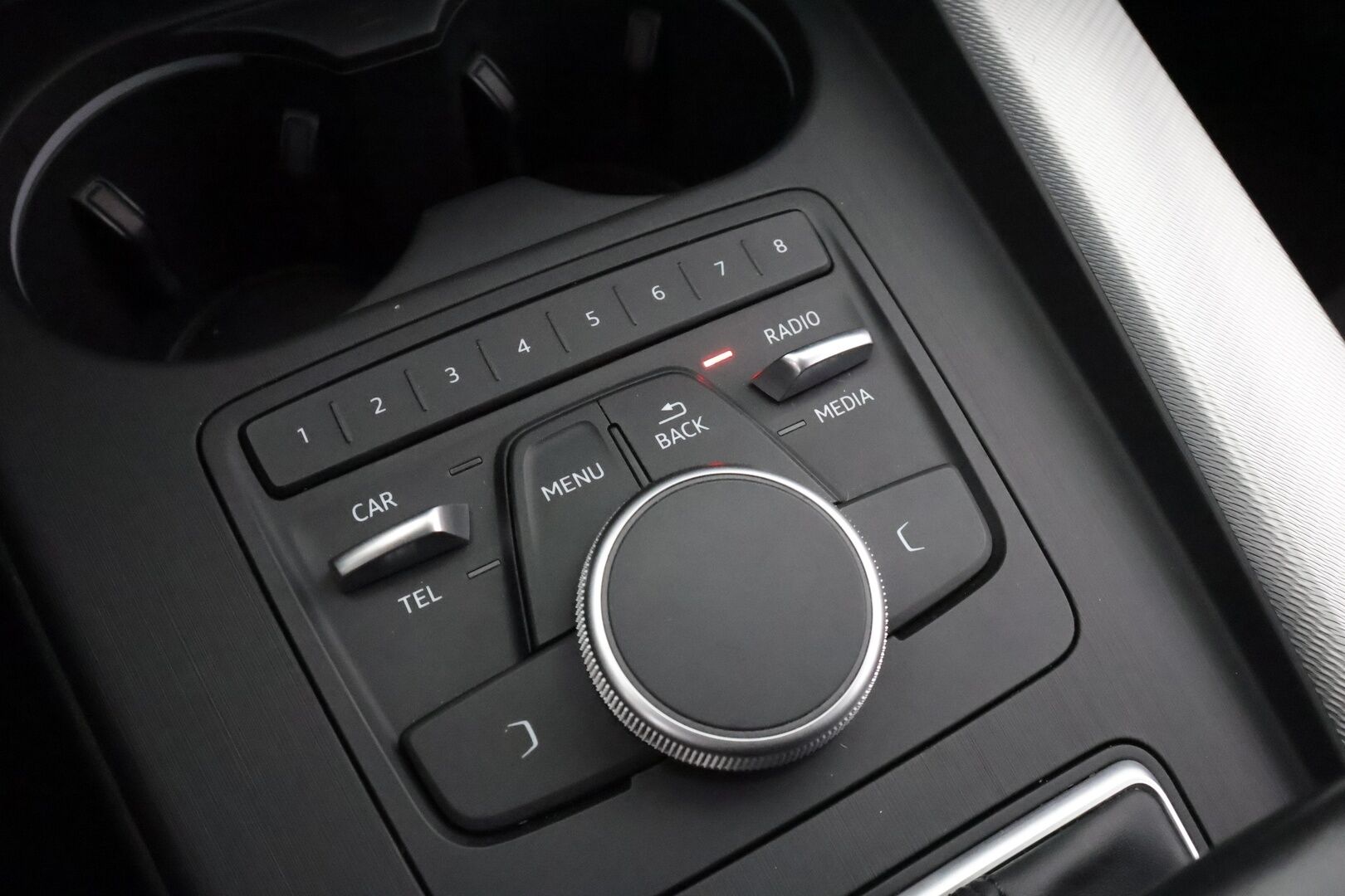 Audi A4 2018 Avant Business 2,0 TDI 140 kW quattro S tronic - ACC | Webasto | Koukku | LED | P.tutkat | Sporttipenkit | Ambient 