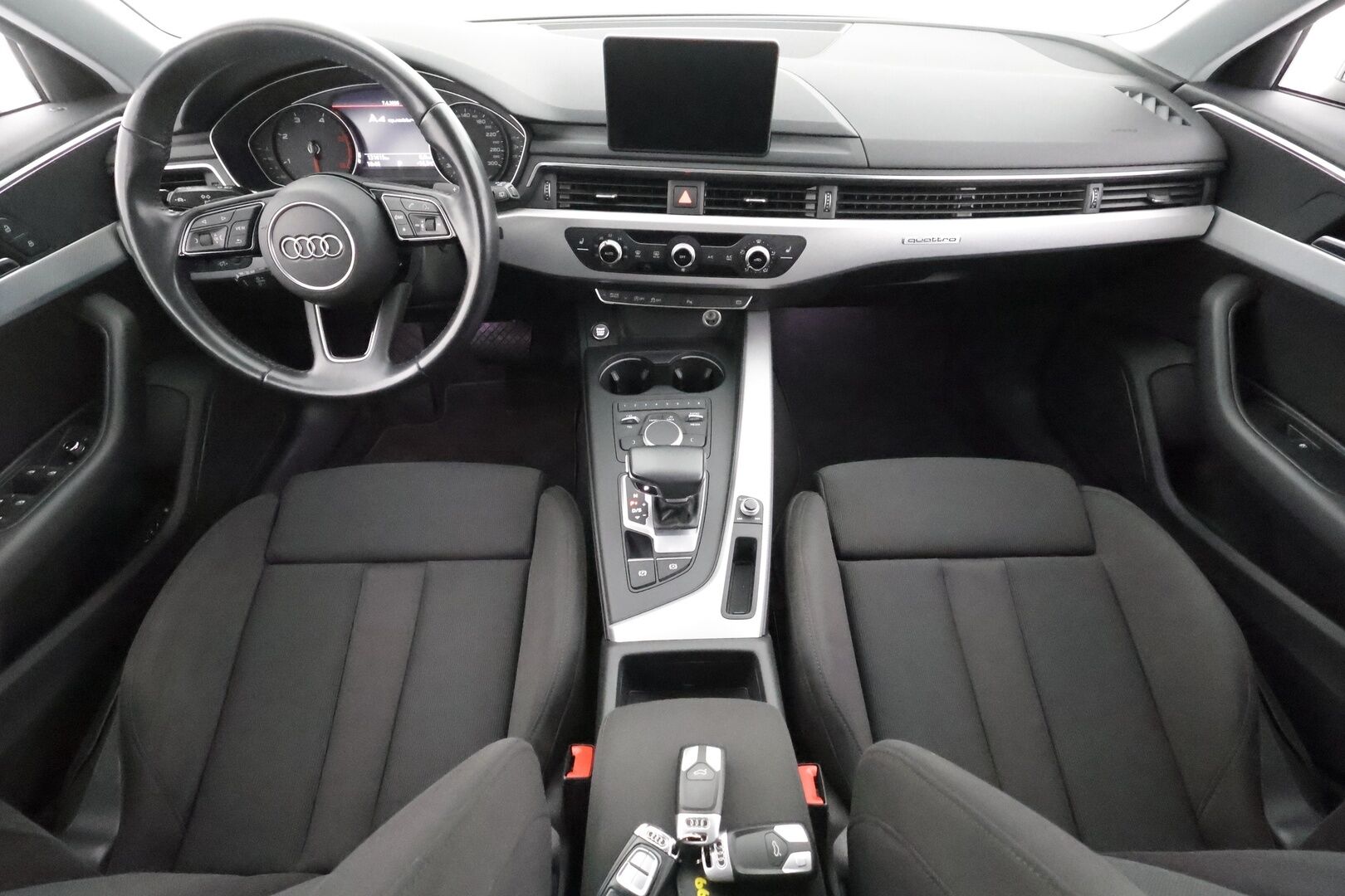 Audi A4 2018 Avant Business 2,0 TDI 140 kW quattro S tronic - ACC | Webasto | Koukku | LED | P.tutkat | Sporttipenkit | Ambient 