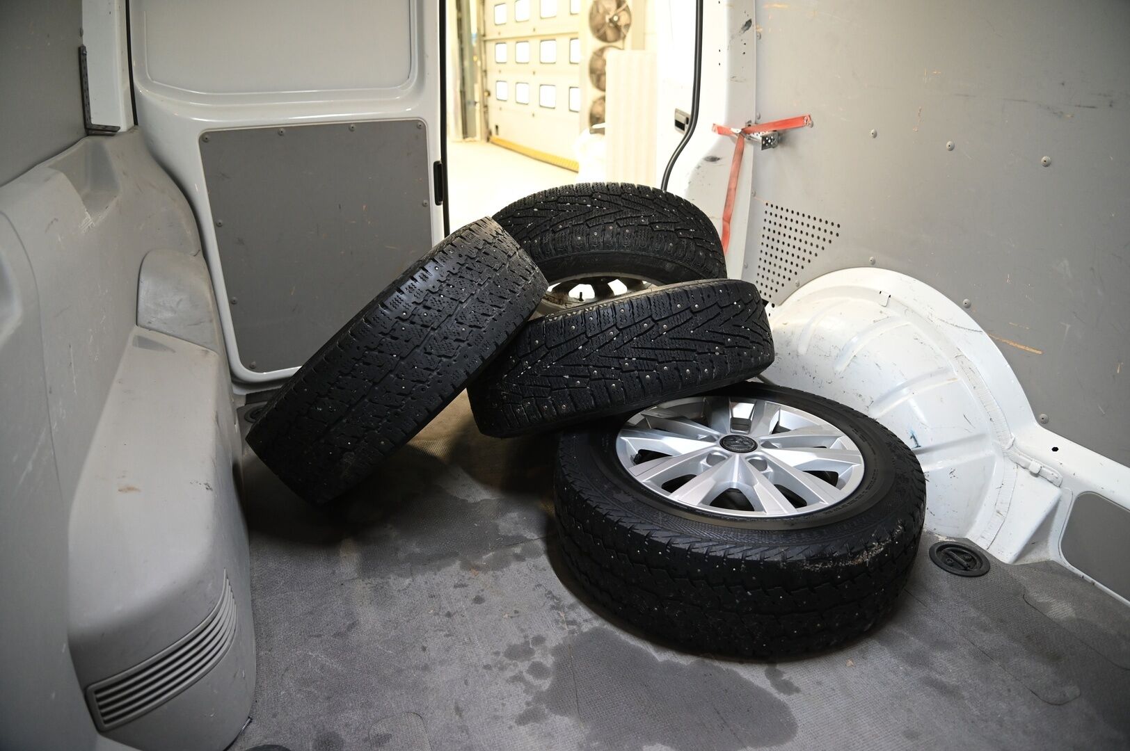 Volkswagen Transporter 2018 Pitkä 2,0 TDI 110 kW 4Motion*Adapt. Vakkari / Webasto / Läpijuostava / Vetokoukku* - *Jakohihna vaihdettu / 2x renkaat&alumiinivanteet*